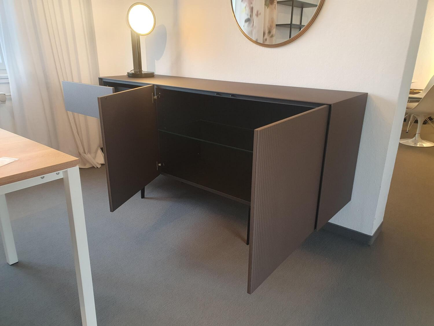 Piure - Sideboard Nex Oberfläche Glas Gewellt GW92 Copper M39 Kupfer Braun Gestell P43 Coal Schwarz - 4