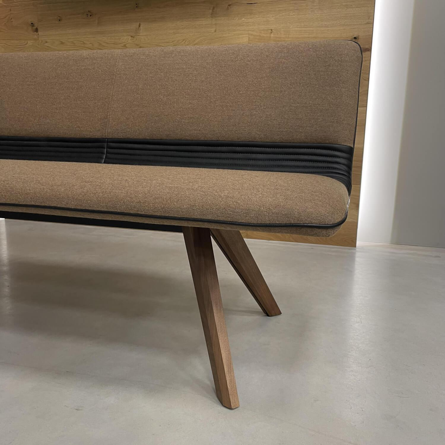 Hülsta - Upholstered bench fabric cover LDS32 Affix with 4-legged frame in walnut - 4