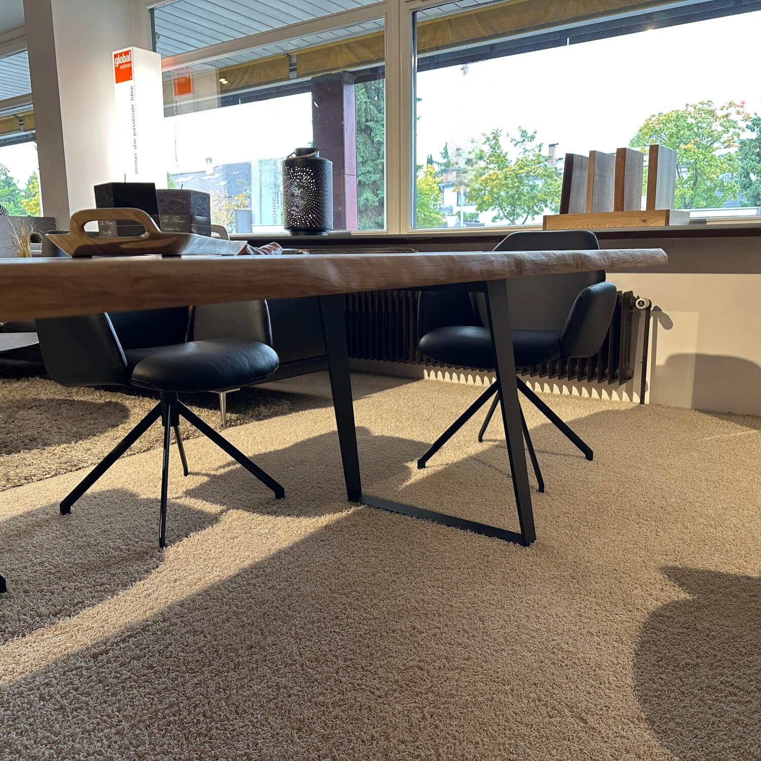 Global - Esstisch Lina Platte Wildeiche Natur Geölt Natürliche Baumkante Gestell Schwarz - 4