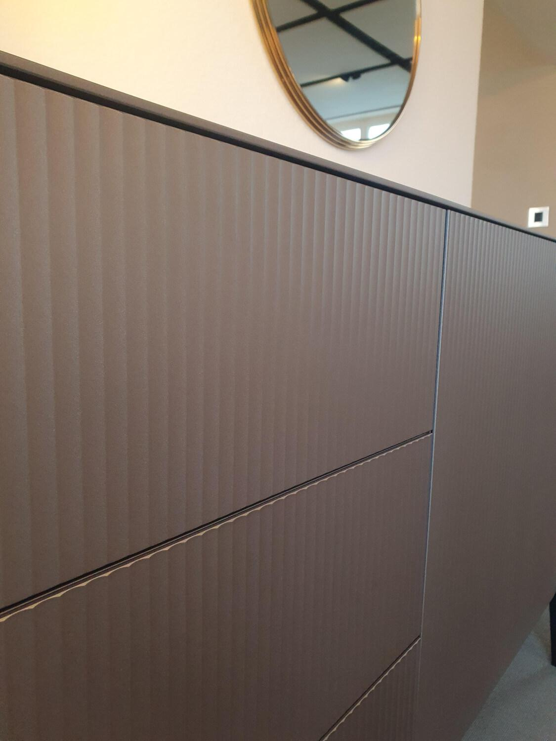 Piure - Sideboard Nex Oberfläche Glas Gewellt GW92 Copper M39 Kupfer Braun Gestell P43 Coal Schwarz - 9