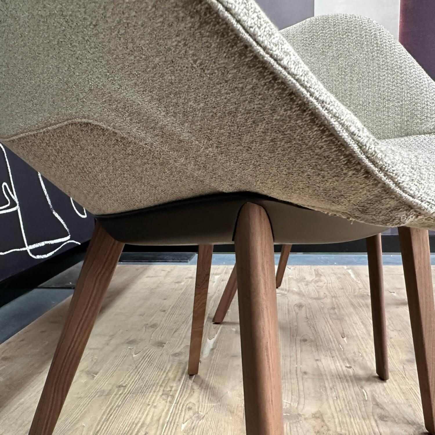 Walter Knoll - 2er Set Armlehnstuhl Sheru Bezug Stoff Dahna 7863 Sandstone Beige Füße Nussbaum Splint Geölt - 2