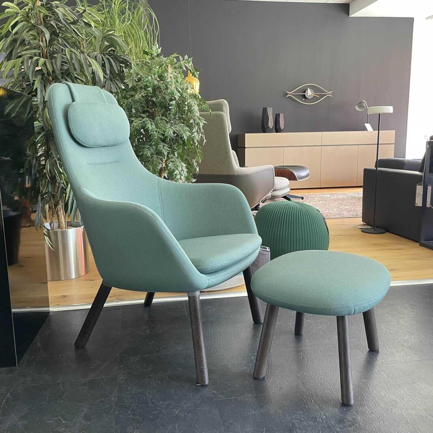 Hal Lounge Chair und Ottoman Stoff Volo 56 Blaugrün Gestell Eiche Dunkel mit Losem Sitzkissen