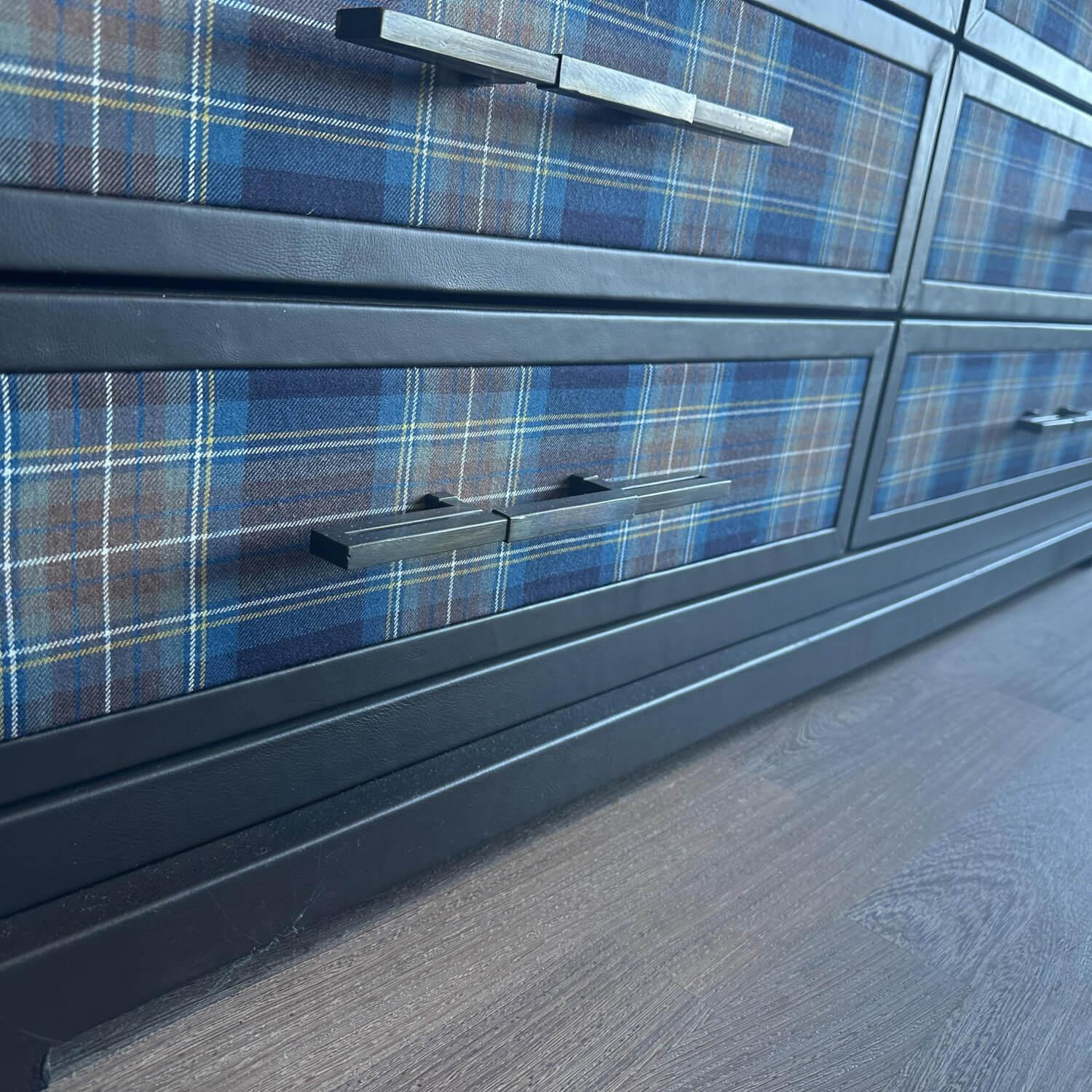 Gruber - Kommode Hollywood Stoff Und Leder Blau Schwarz Kariert Korpus Holz Schwarz - 9