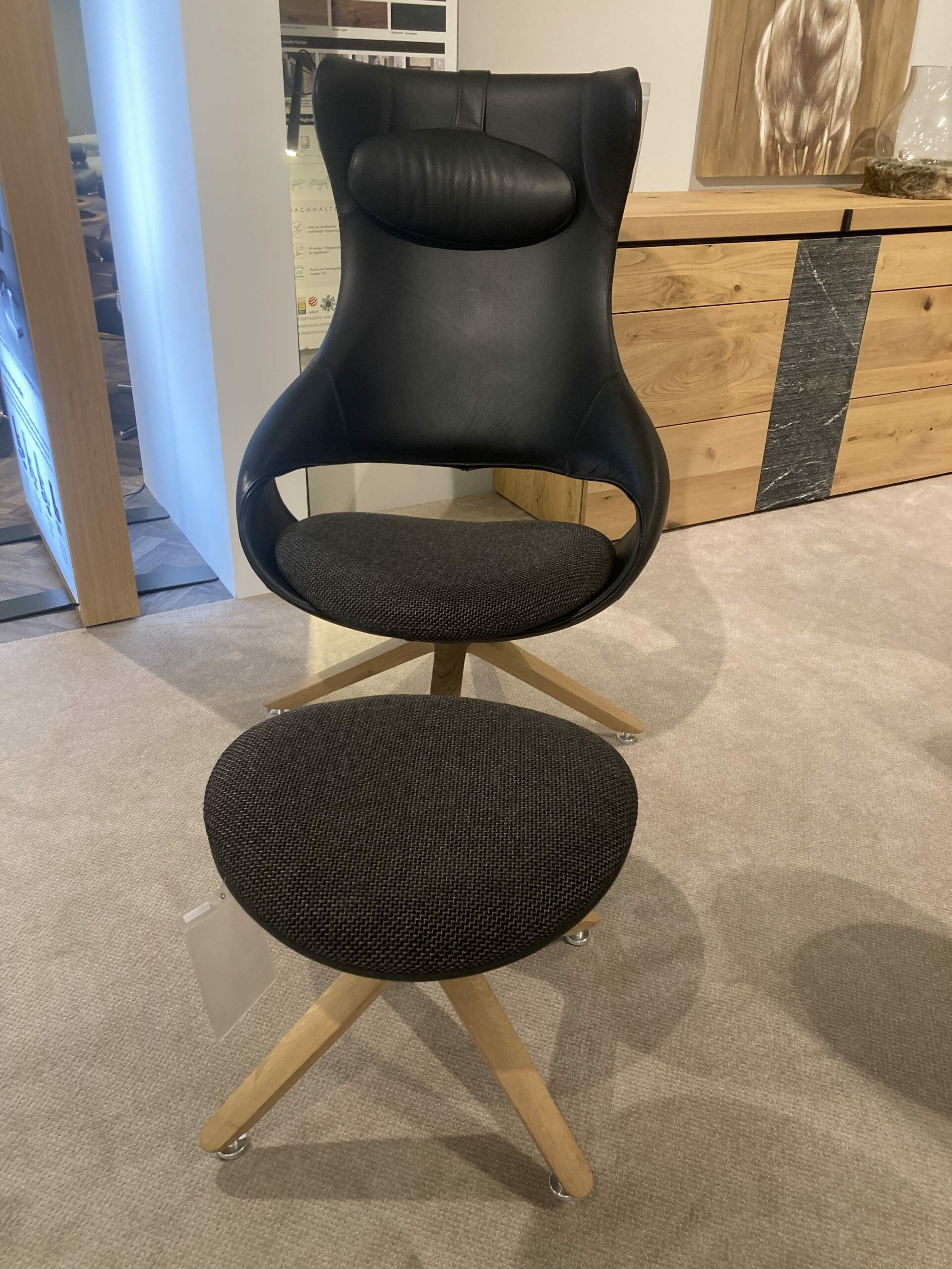 Voglauer - Sessel V-Montanara Leder Schwarz Bezug Stoff Chalet Vidalschwarz mit Hocker - 4