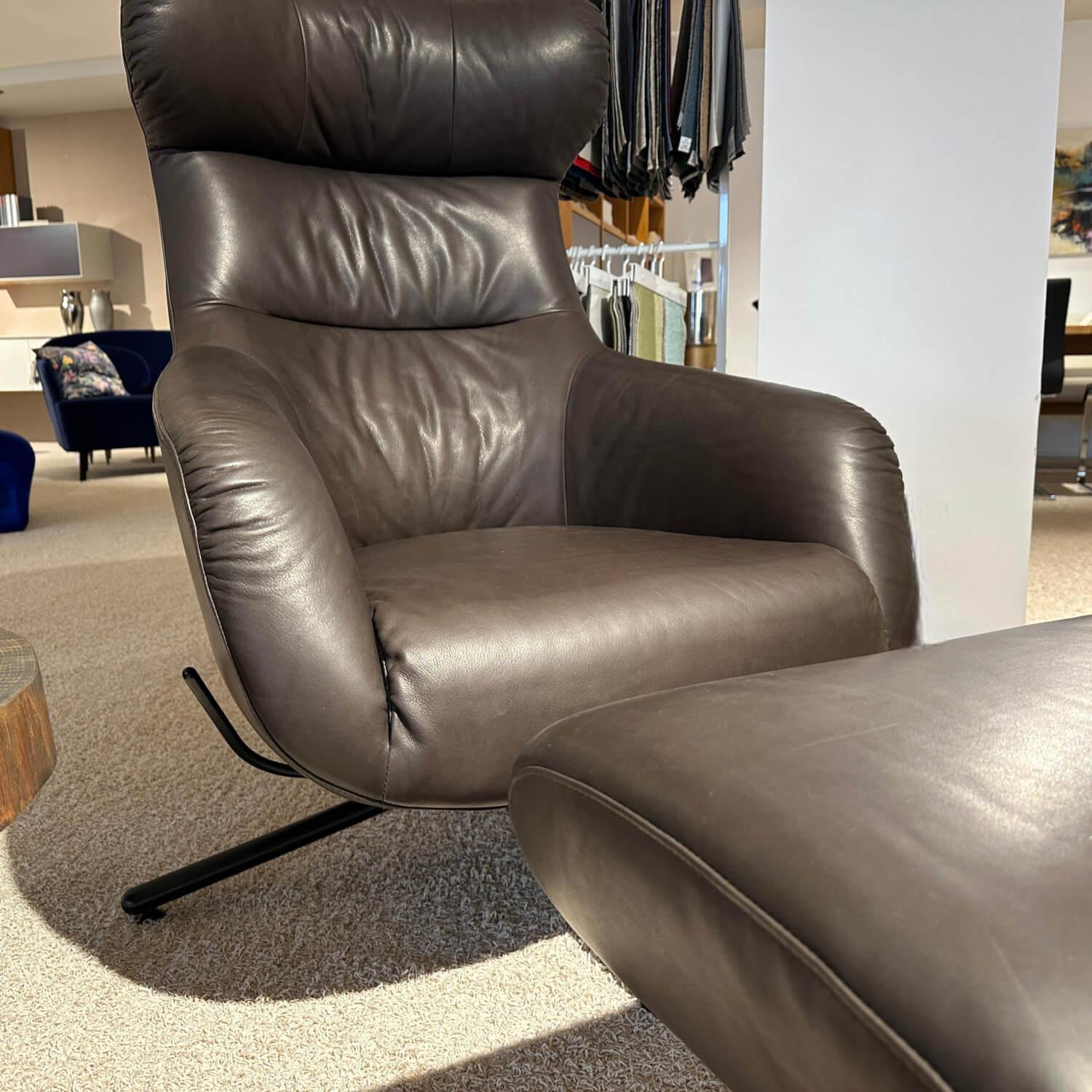 Brühl - Relaxsessel Victor Leder 5669 0020 Lama Braun Kreuzfuß Metall Schwarz Inklusive Hocker - 6