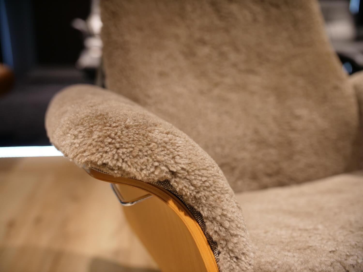 Conform - Drehsessel Mit Hocker Timeout R Schaffell Sahara Braun Stoff Arts Fossil Grau-Braun Sitzschale Eiche Lackiert Rücken Standard Mit  Rücken- Und Kopfverstellfunktion - 6