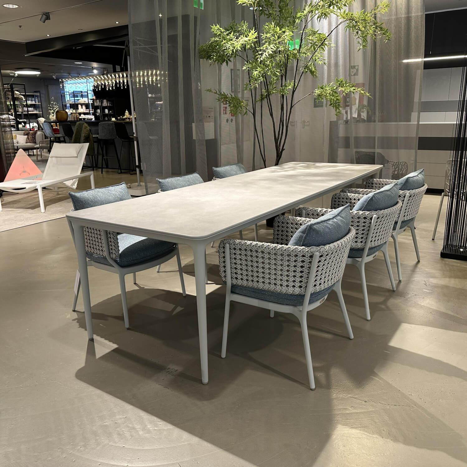 DEDON - Outdoor Tischgruppe Bellmonde Platte Keramik Mineral Grau Gestell Aluminium Lipari Weiß Grau Inklusive Kissen - 9