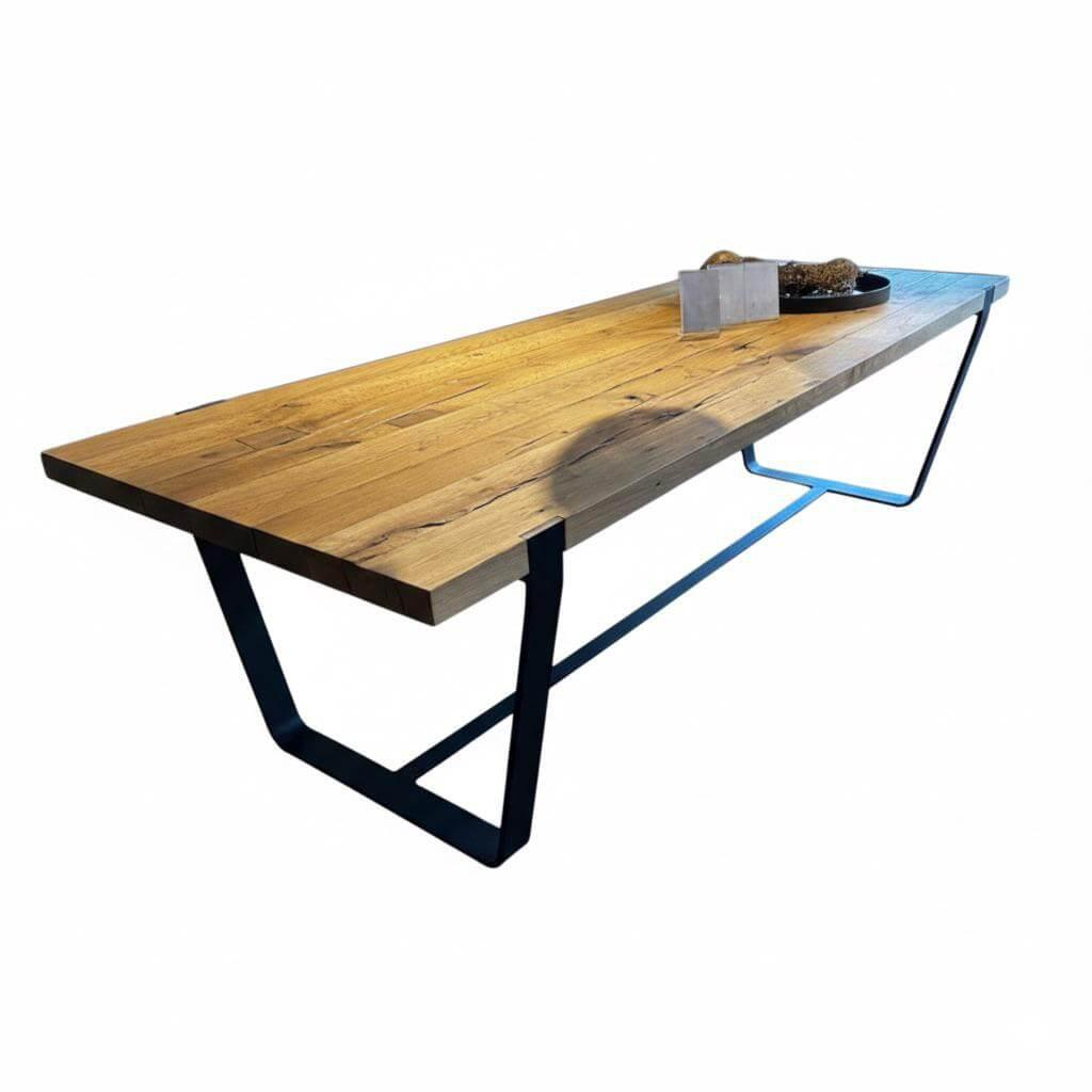 Janua - Esstisch Clamp BB11 Platte Eiche Altholz Geölt Gestell Stahl Tiefschwarz Pulverbeschichtet - 1