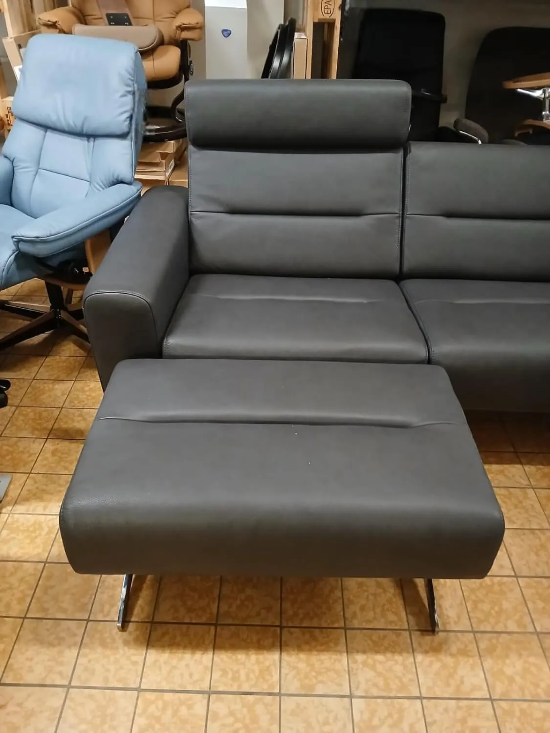 Stressless - Ecksofa Stella Leder Noblesse Grey Dunkelgrau Fuß Metallkufe Chrom Mit Breite Armteile Inkl. Hocker Und 2 Kopfstützen - 10