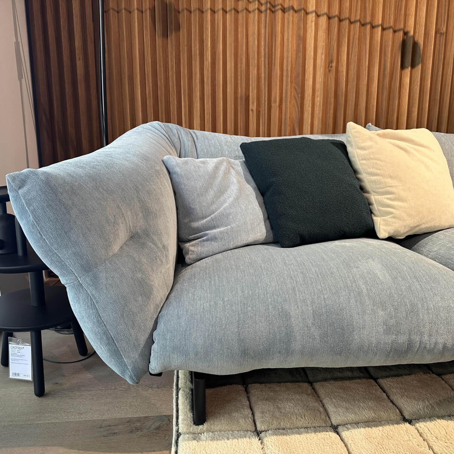Cassina - Ecksofa Moncloud 865 Stoff Fox Cielo 316 Blau Füße Metall Schwarz Mit Kissen - 9