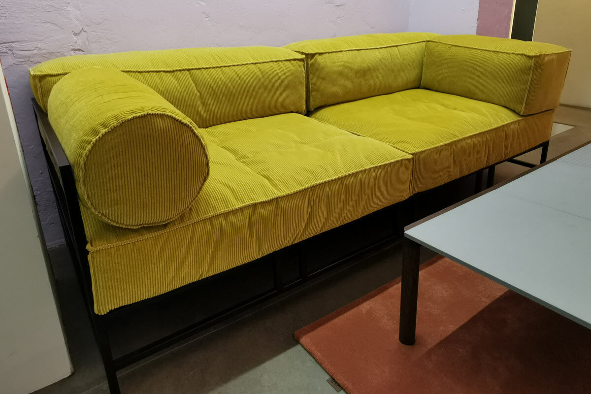 bruehl-sofa-easy-pieces-soft-3-stoff-cord-curry-gelb-rahmen-schwarz-mf-0008422-001-2
