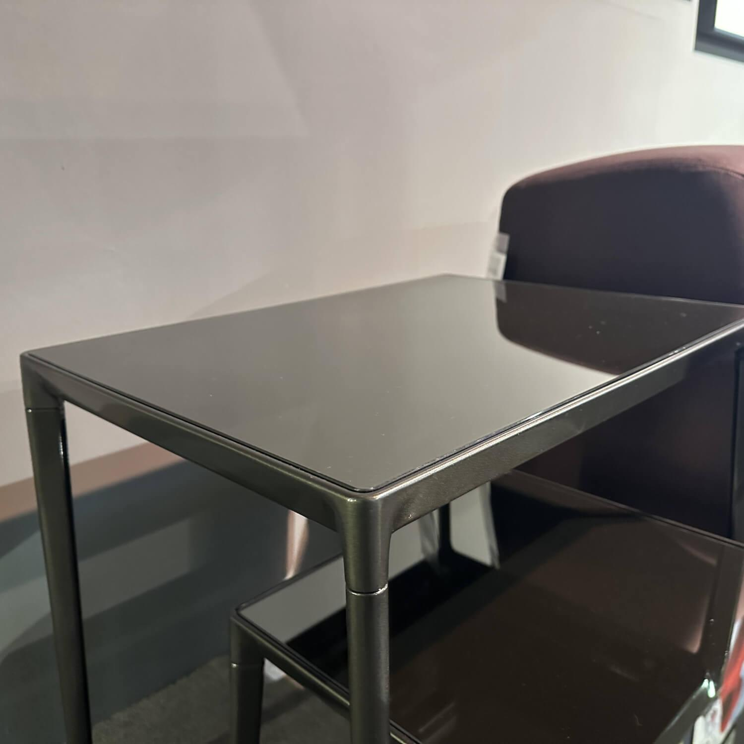 B&B Italia - 2er Set Beistelltsich Mirto Platte Glas Reflektierend Bronziert Lackiert Gestell Schwarz Verchromt Lackiert - 7