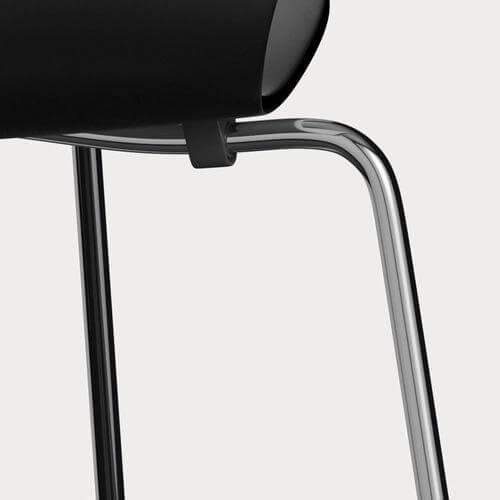 Stuhl Serie 7 Gefärbte Esche Schwarz 190 Gestell Verchromt Stapelbar