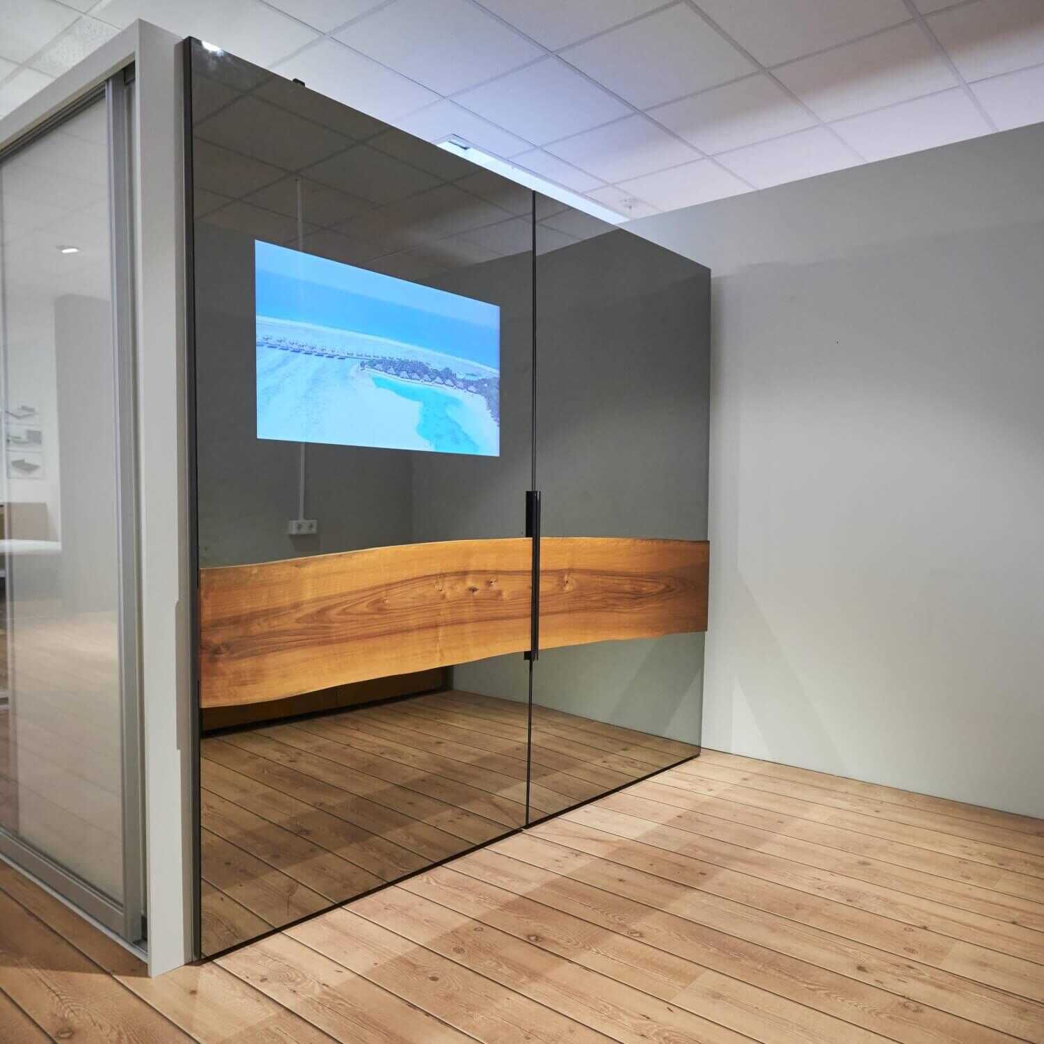 Schrank Glasfront Holz Nussbaum Massiv Mit Glasfront und 40-Zoll-TV