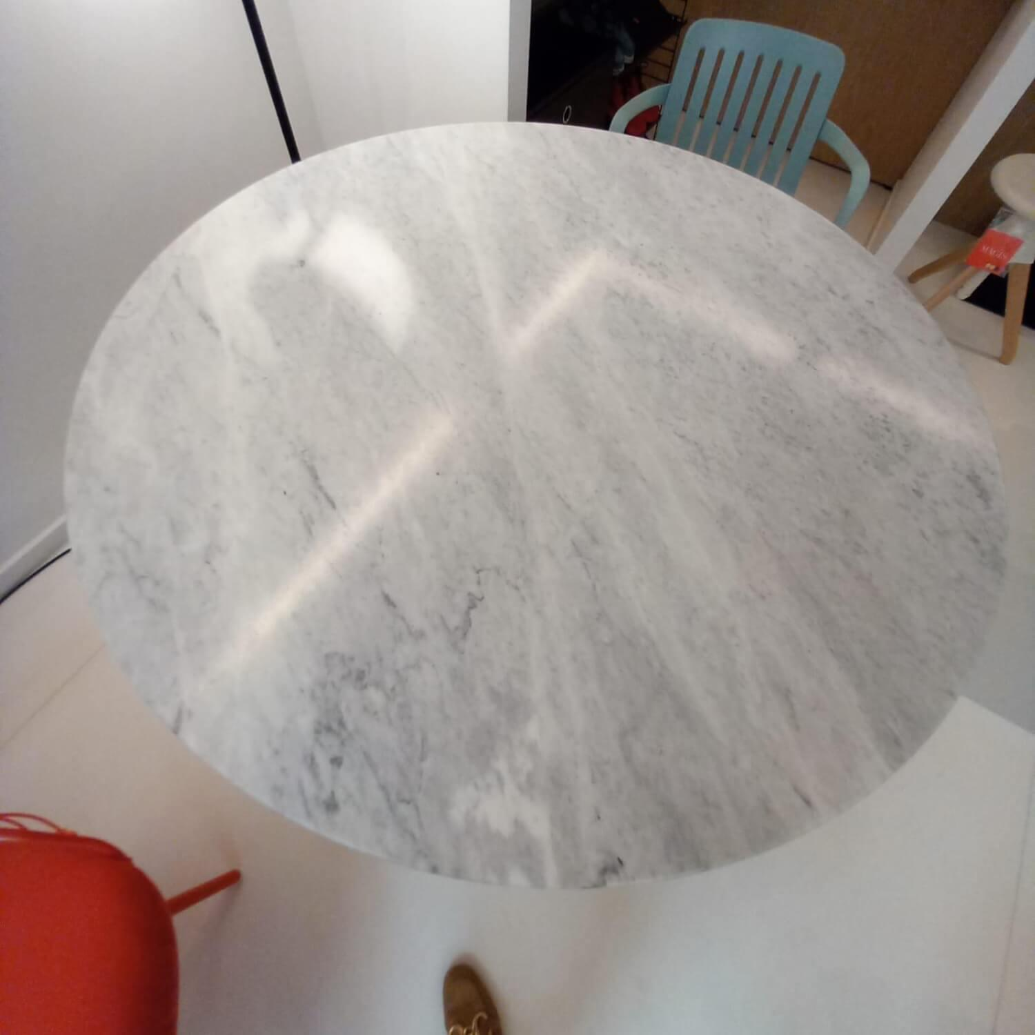 Esstisch XZ3 Tischplatte Carrara Marmor Weiß Gestell Stahl Lackiert Mit Epoxidharz Weiß