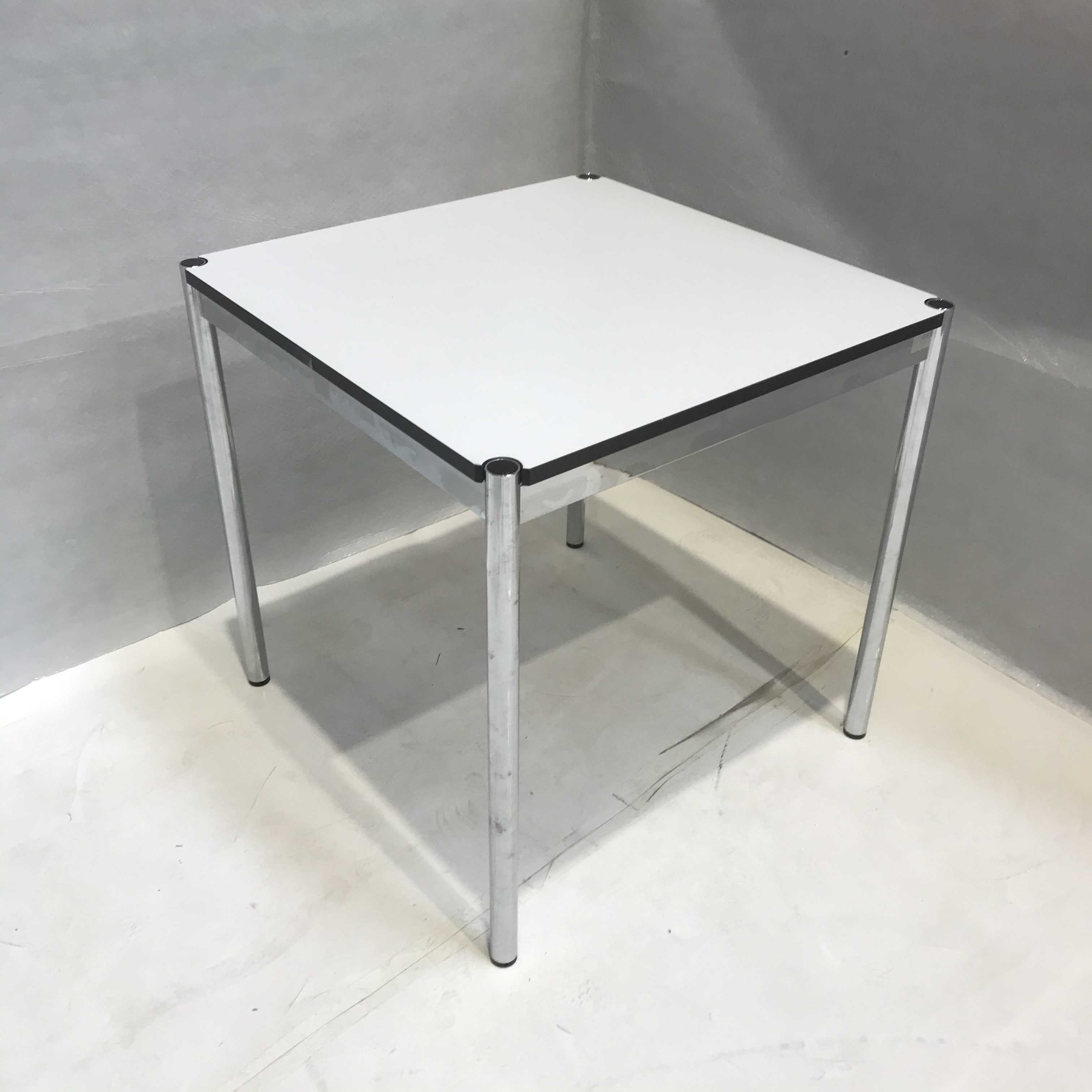 Tisch 75x75 Quadratisch Platte Kunstharz Perlgrau Gestell Verchromt