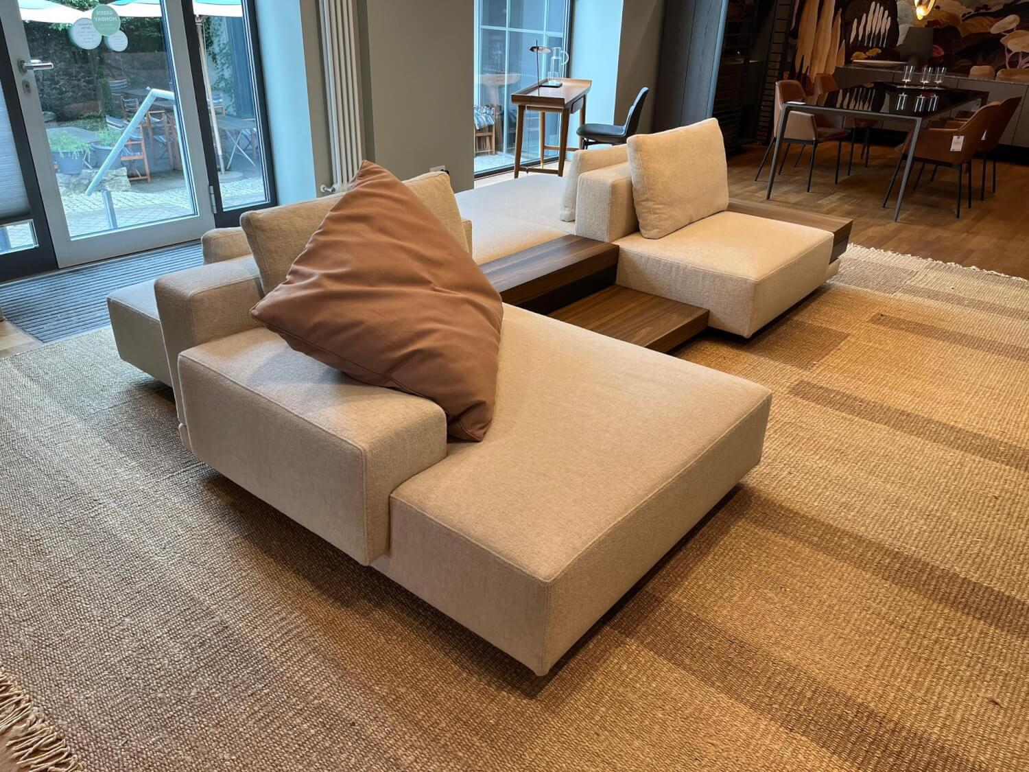 Molteni & C - Sofa Marteen Stoff KG 611 Bi Carta Beige Gestell Metall Zinnfarbig Mit Schubladen Modul Thermoeiche Und Dekokissen - 10