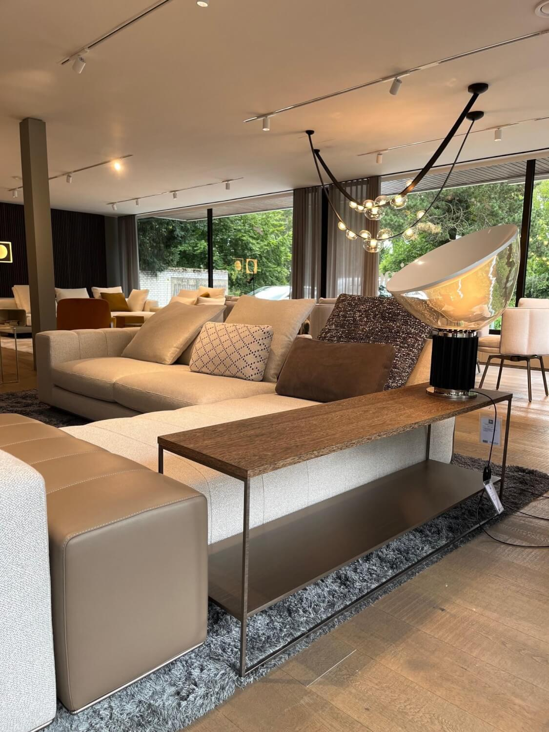 Minotti - Sofa Freeman Stoff Ginza 02 Ghiaccio Weiß Metallgestell Bronze Lackiert Mit Lederbank - Exklusives Angebot, wenn weg dann weg -  - 3