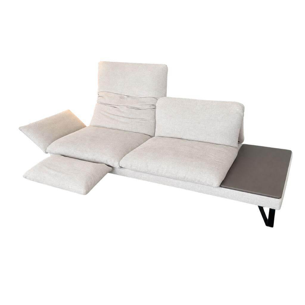 Bielefelder Werkstätten - Sofa Heaven Stoff Lance Beige Ablage Leder Taupe Kufen Metall Bronzefarbig Matt - 1
