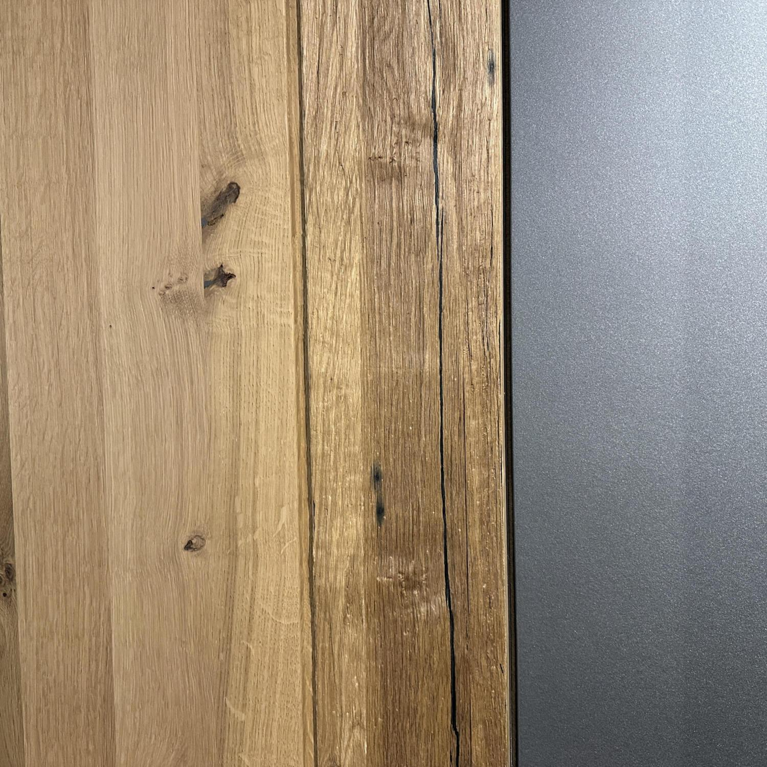 Thielemeyer - Schlafzimmer VZ 1 MR Joline Wildeiche Massiv Gebürstet Altholz Eiche Lackiert Und Lack Graphit Inklusive Beleuchtung - 3