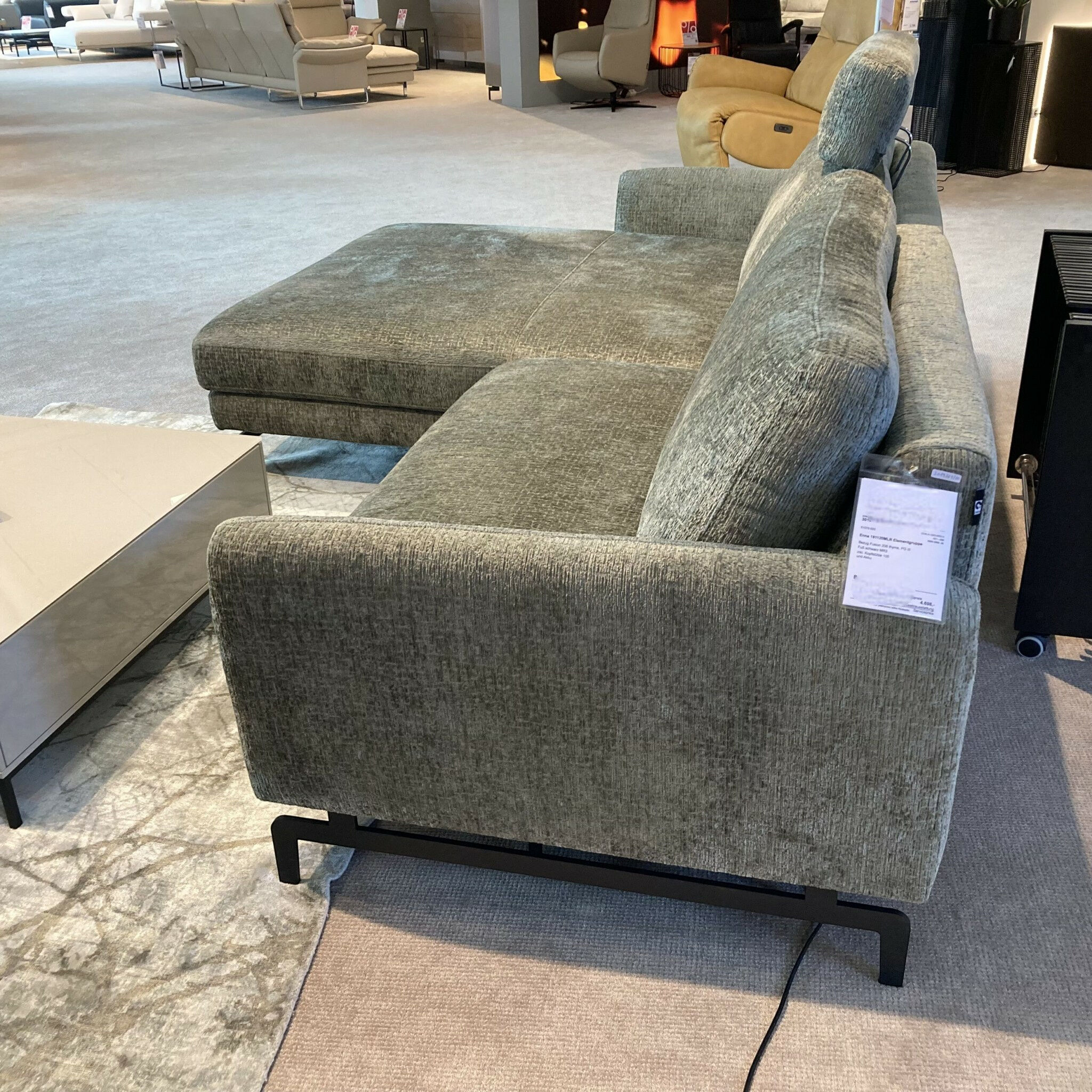 Contur - Ecksofa Enna Stoff Fusion Thyme Grün Füße Schwarz mit Kopfstütze - 3