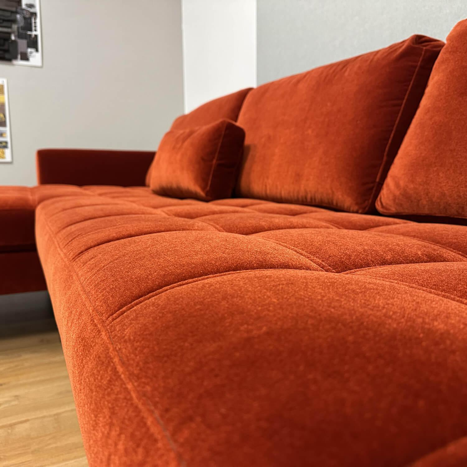 Eigene Herstellung - Ecksofa Living Rohleder Stoff Cloud 18 Rot Gesteppt Füße Metall Schwarz Mit Klappbaren Armlehnen - 10