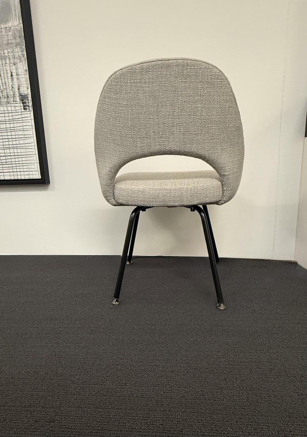 Knoll International - 4er-Set Saarinen Conference Chair Stuhl Stoff Tosca Beige Gestell Metall Schwarz - 4
