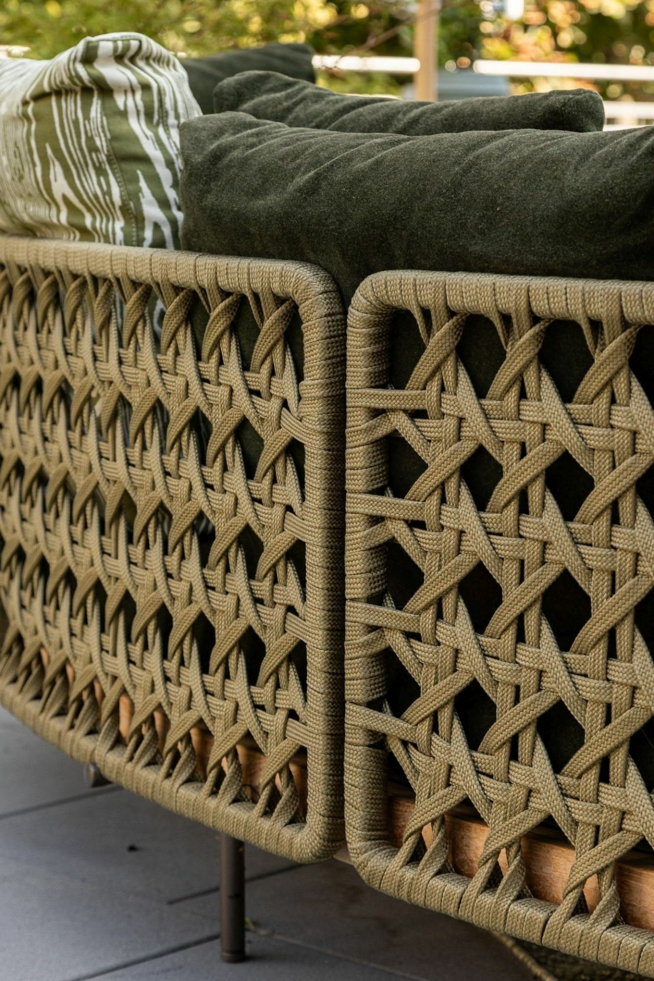 Minotti - Sofa Torii Nest Outdoor Stoff Molokai Verde Bosco 07 Grün Geflecht Olivgrün Füße Aluminium Bronze - 4