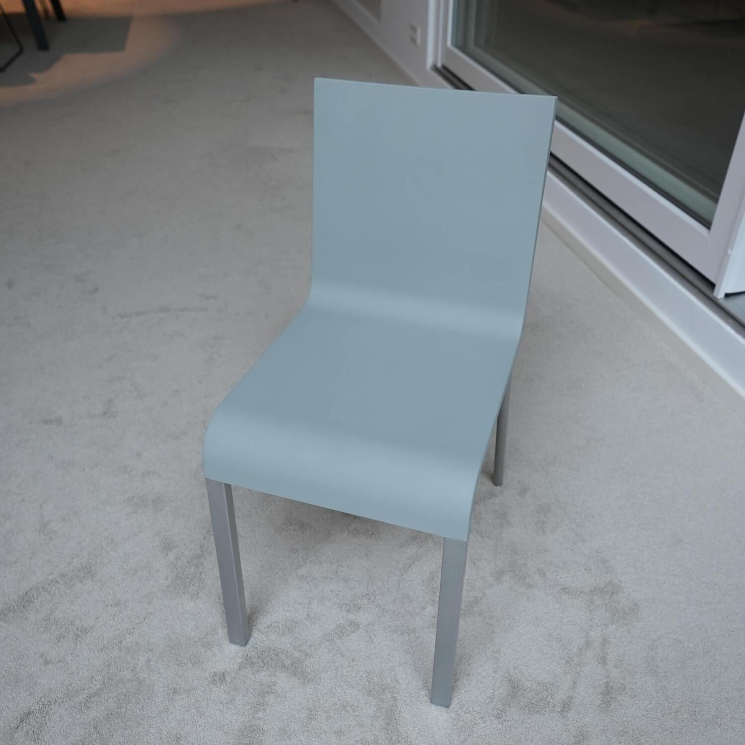 Stuhl 03 Sitzschalenfarbe Hellgrau Untergestell Pulverbeschichtet Silber Glatt