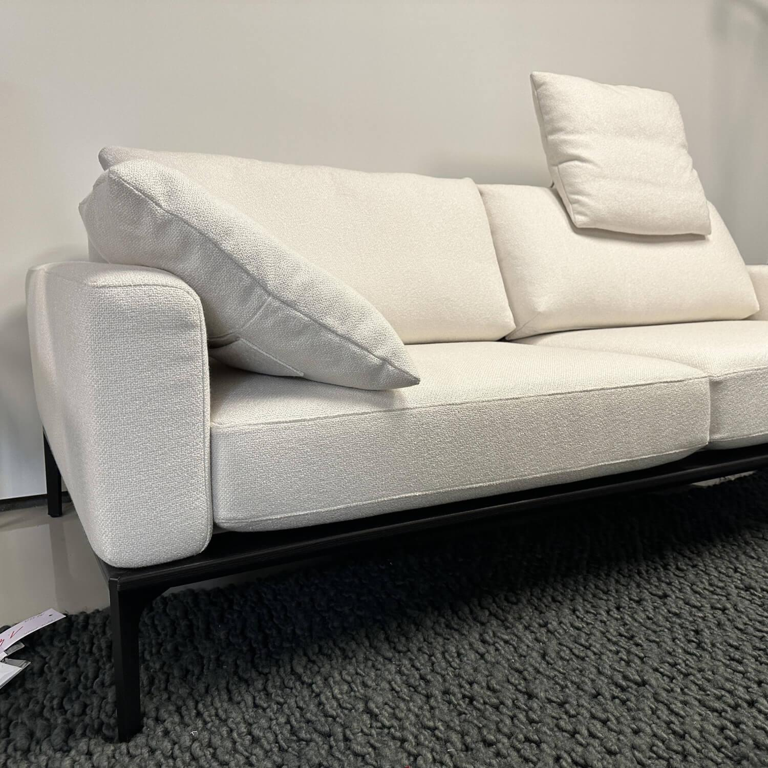 Bielefelder Werkstätten - Sofa Spirit BW155-3006 Stoff Mara Weiß Metallfuß Schwarz Matt mit Rückenbügel und Kissen - 9