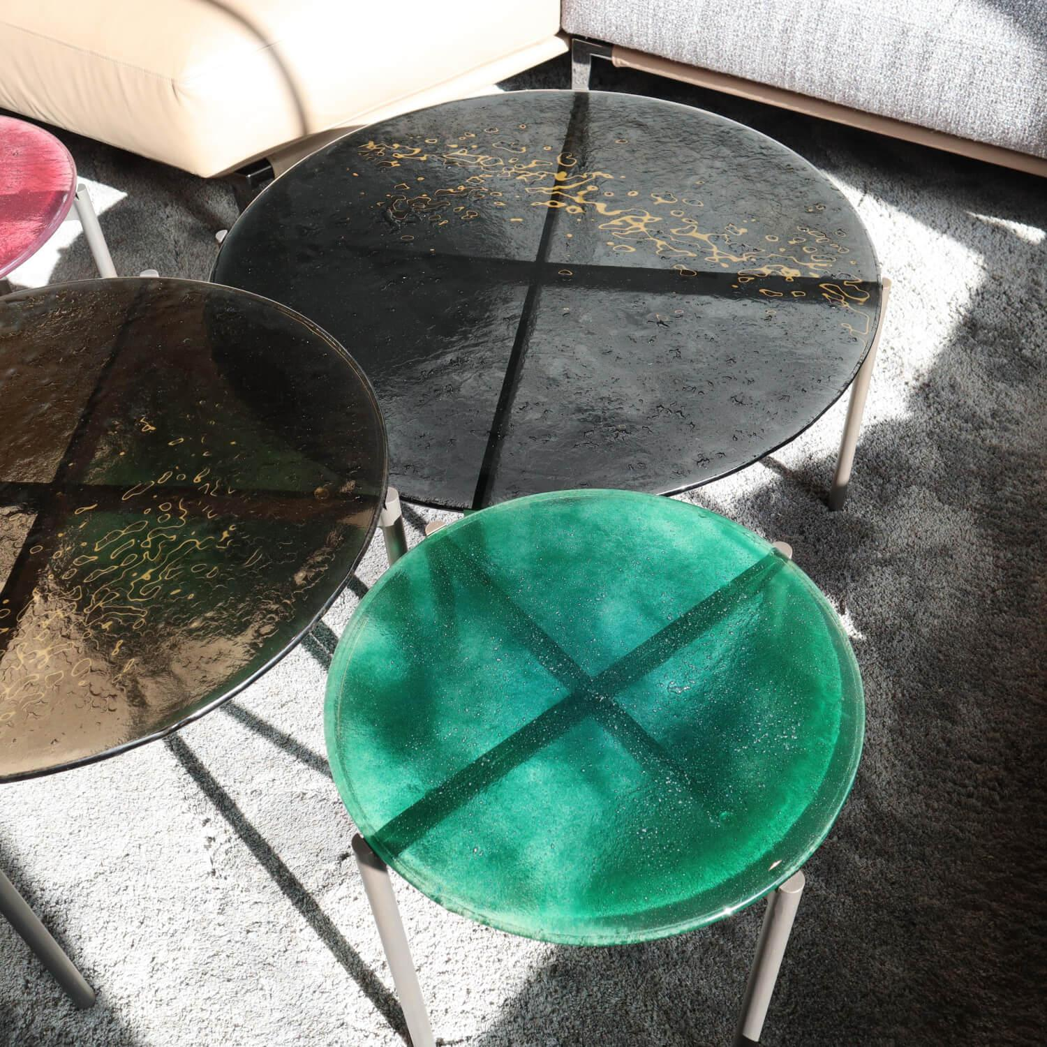 4er Set Beistelltisch Nest Rund Platte Glas Murano Grün Pink Und Dunkelgrau Gestell Dark Bronze