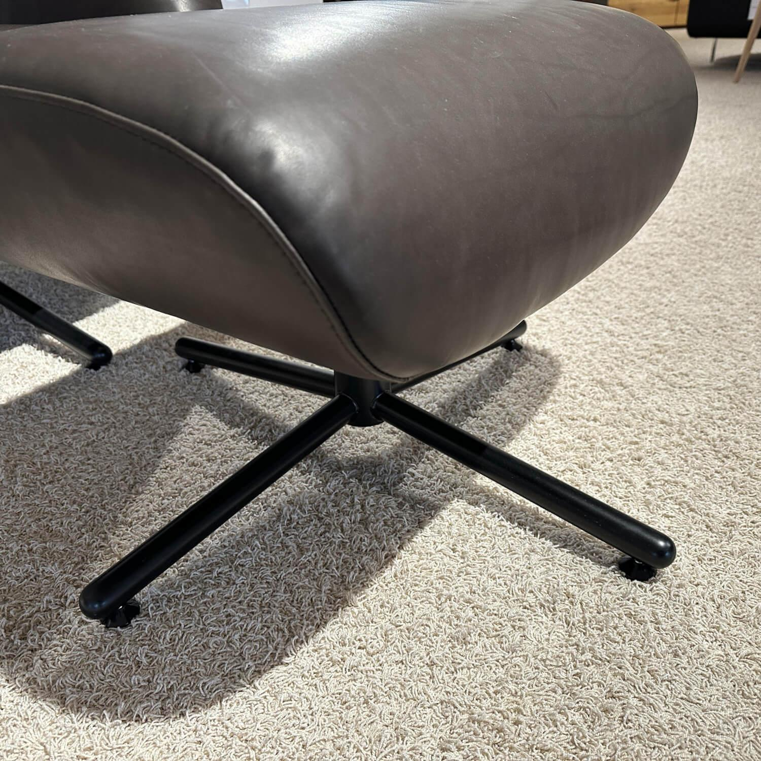 Brühl - Relaxsessel Victor Leder 5669 0020 Lama Braun Kreuzfuß Metall Schwarz Inklusive Hocker - 7