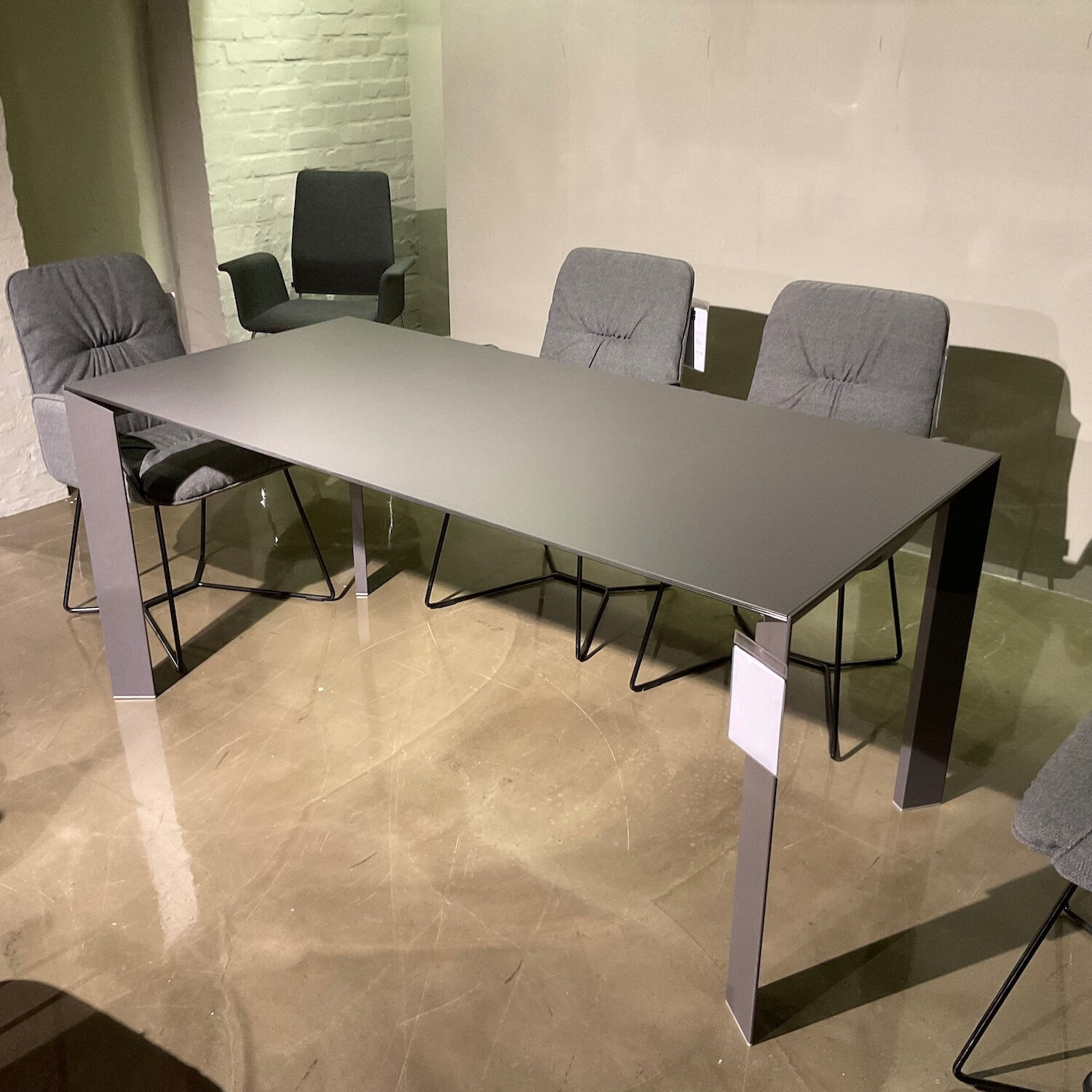 Kristalia - Esstisch Nori Platte Laminat Anthrazit Gestell Aluminium Anthrazit Lackiert Inklusive 2 Verlängerungsplatte - 4