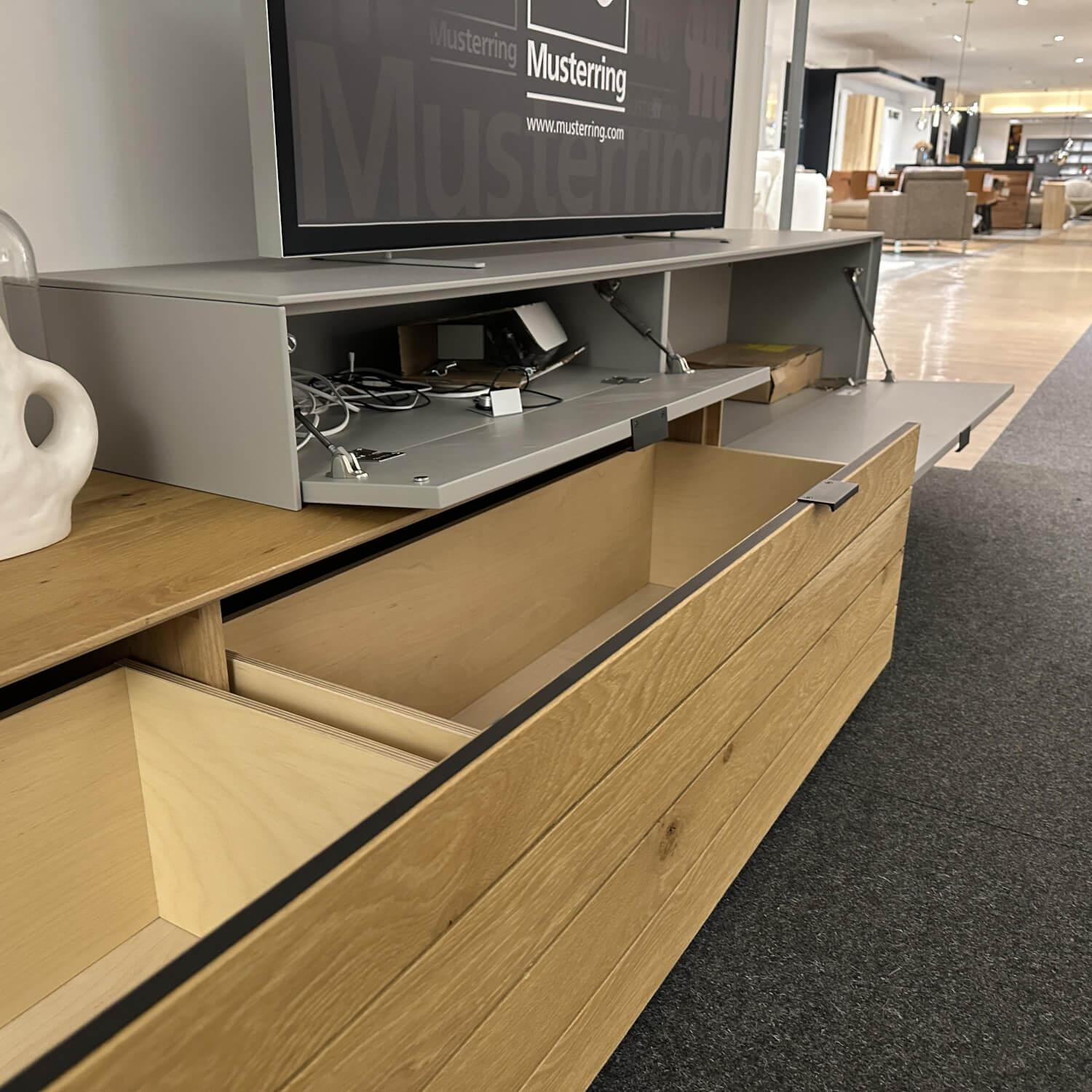 Wöstmann - Wohnwand WM 2380 Lack Samtgrau Holz Balkeneiche Und Wildeiche Massiv Mit Beleuchtung - 2