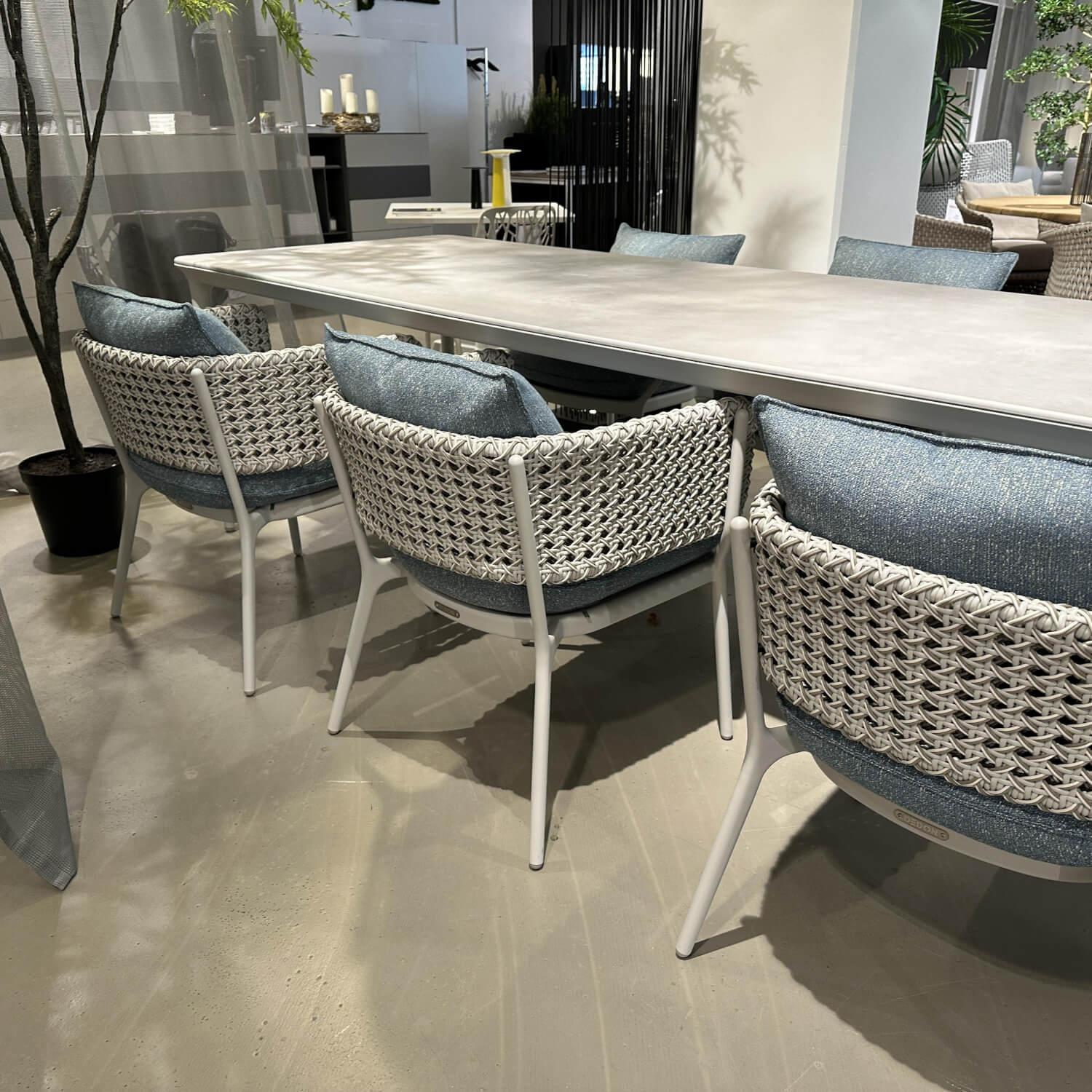 DEDON - Outdoor Tischgruppe Bellmonde Platte Keramik Mineral Grau Gestell Aluminium Lipari Weiß Grau Inklusive Kissen - 5