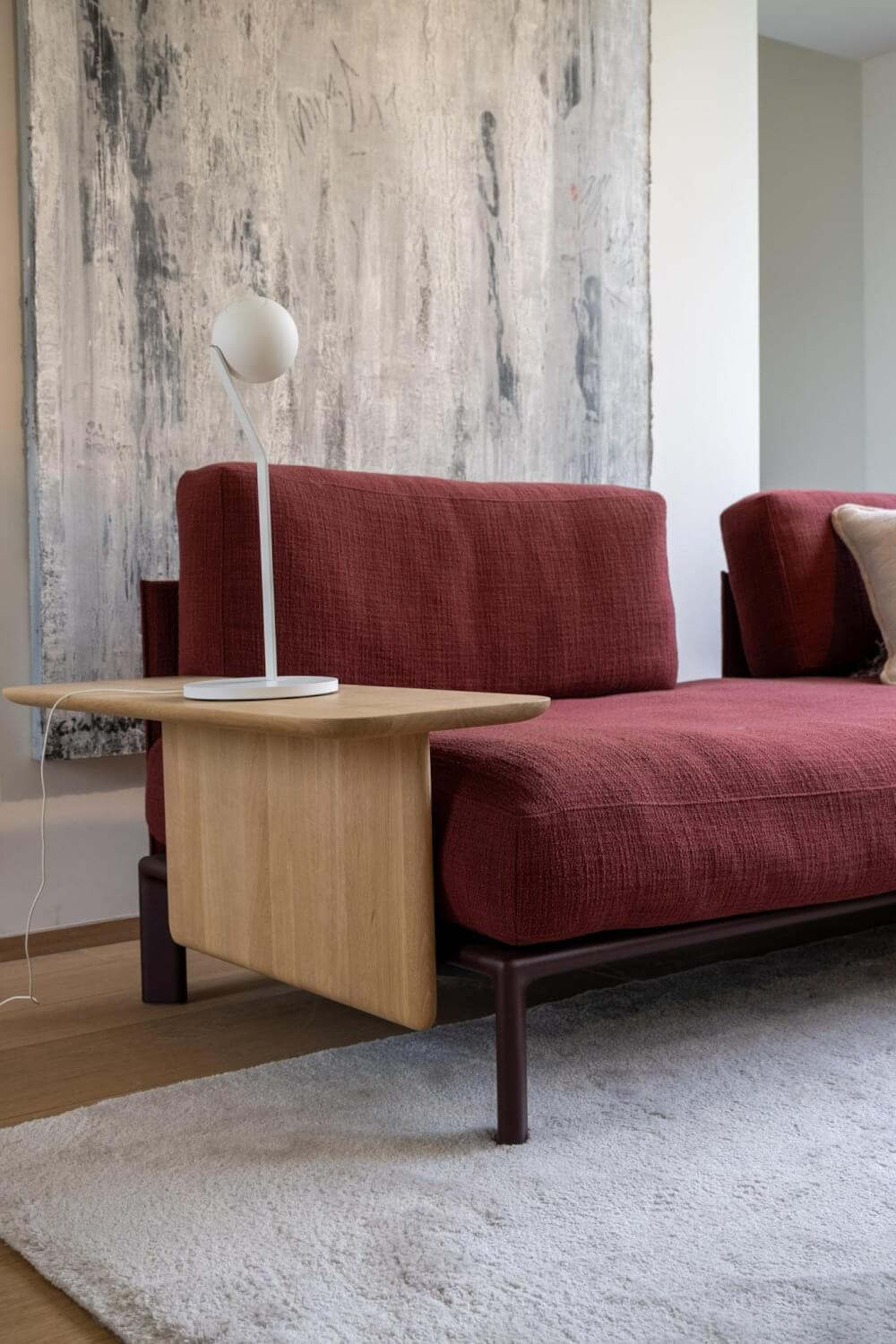 Vitra - Ecksofa Anagram Stoff Dedar A Perfekt Flower Tegola Rot Gestell Dunkel Bordeaux Pulverbeschichtet Inkl. 2x Anstecktisch Eiche Natur - 2