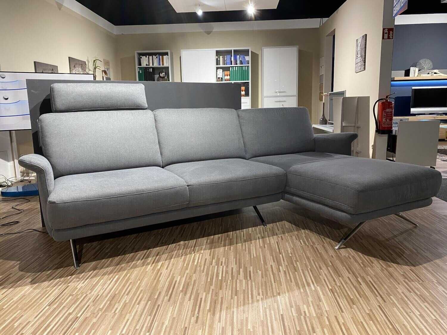 Steinpol - Ecksofa Angelo Stoff Olympia Clean Grau mit Kopfstütze - 2