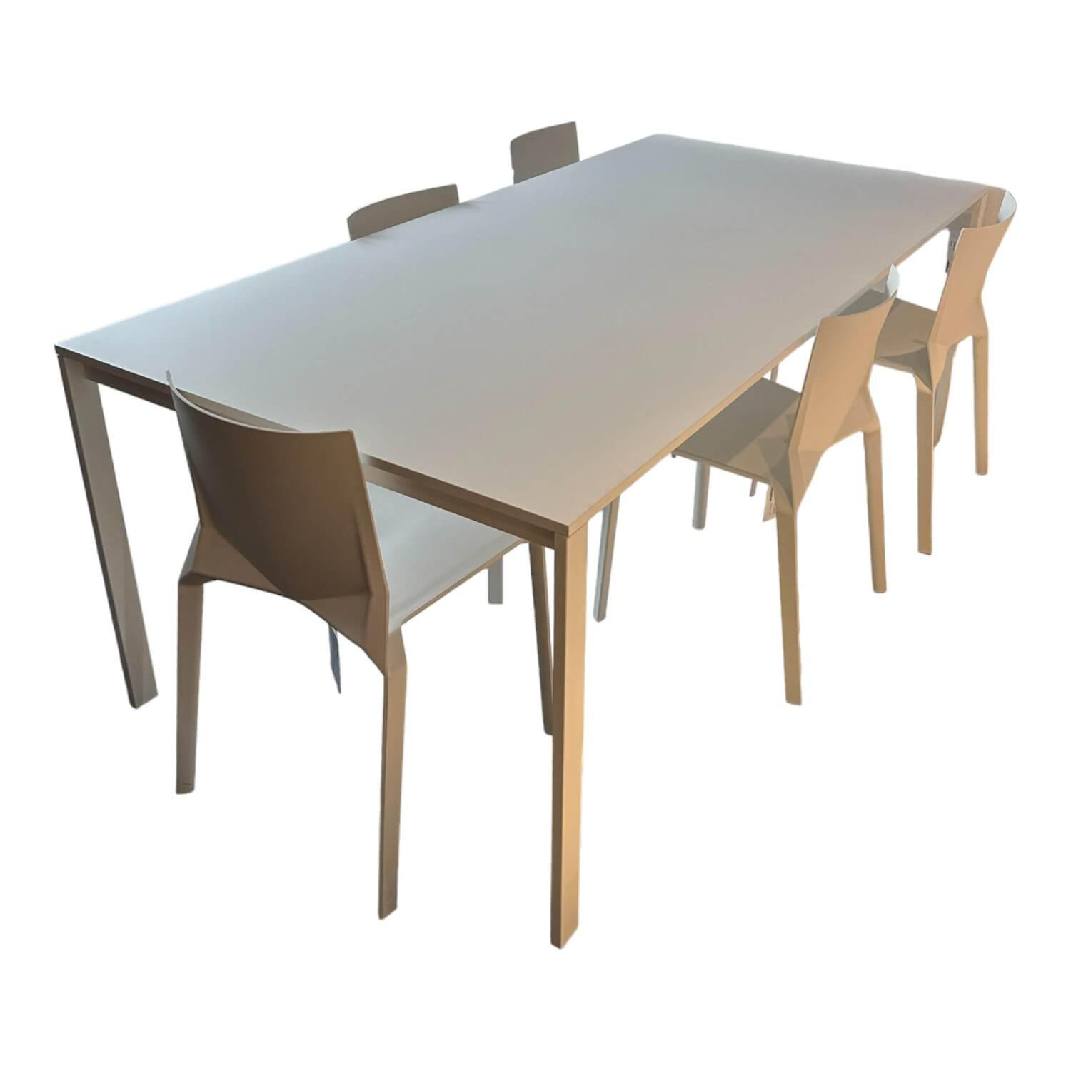 Kristalia - Essgruppe Be Easy Platte Fenix White Kos Beine Stahl Lackiert White Kos 0032 Mit 5 Stühlen Plana Sedia Weiss - 1
