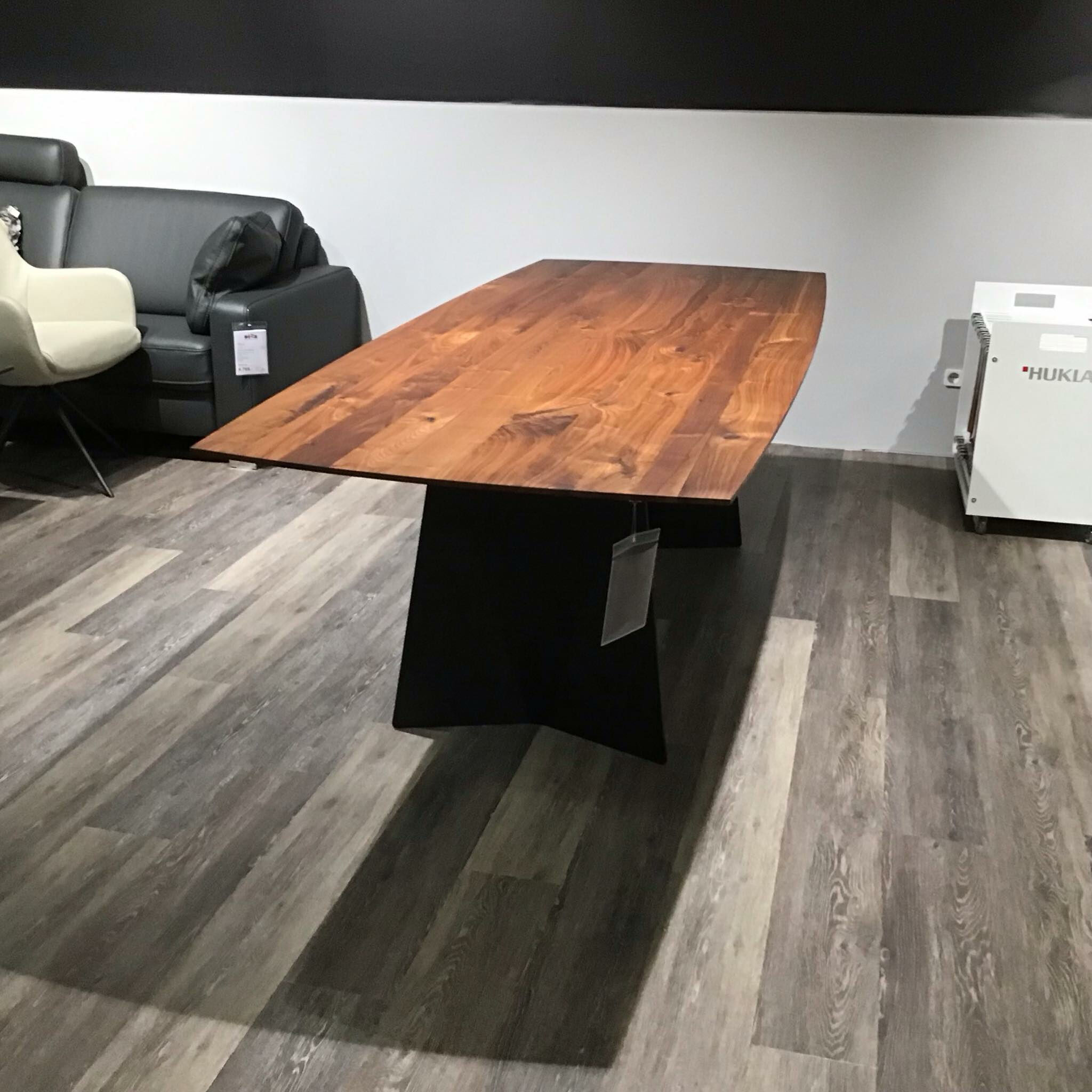 kf furniture - Esstisch 3106N Platte Astiger Nussbaum Schwarz Pigmentiert Wangengestell Rohstahl Schwarz Matt Pulverbeschichtet - 4