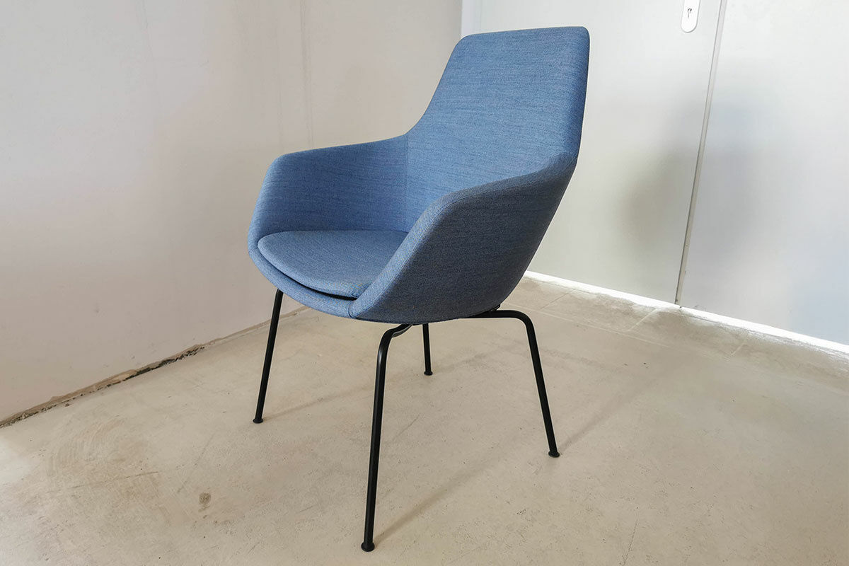 Fritz Hansen - 2er-Set Armlehnstuhl Little Giraffe Stoff Remix Blau Gestell Schwarz Bezug Abnehmbar - 6