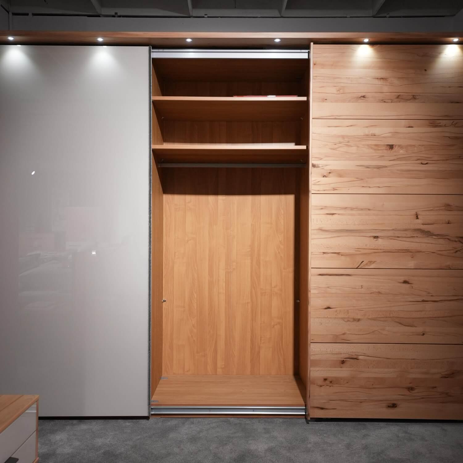 Wiemann - Schlafzimmer Livorno Astkernbuche Teilmassiv Glas Champagner Creme Ohne Matratze Und Lattenrost - 11
