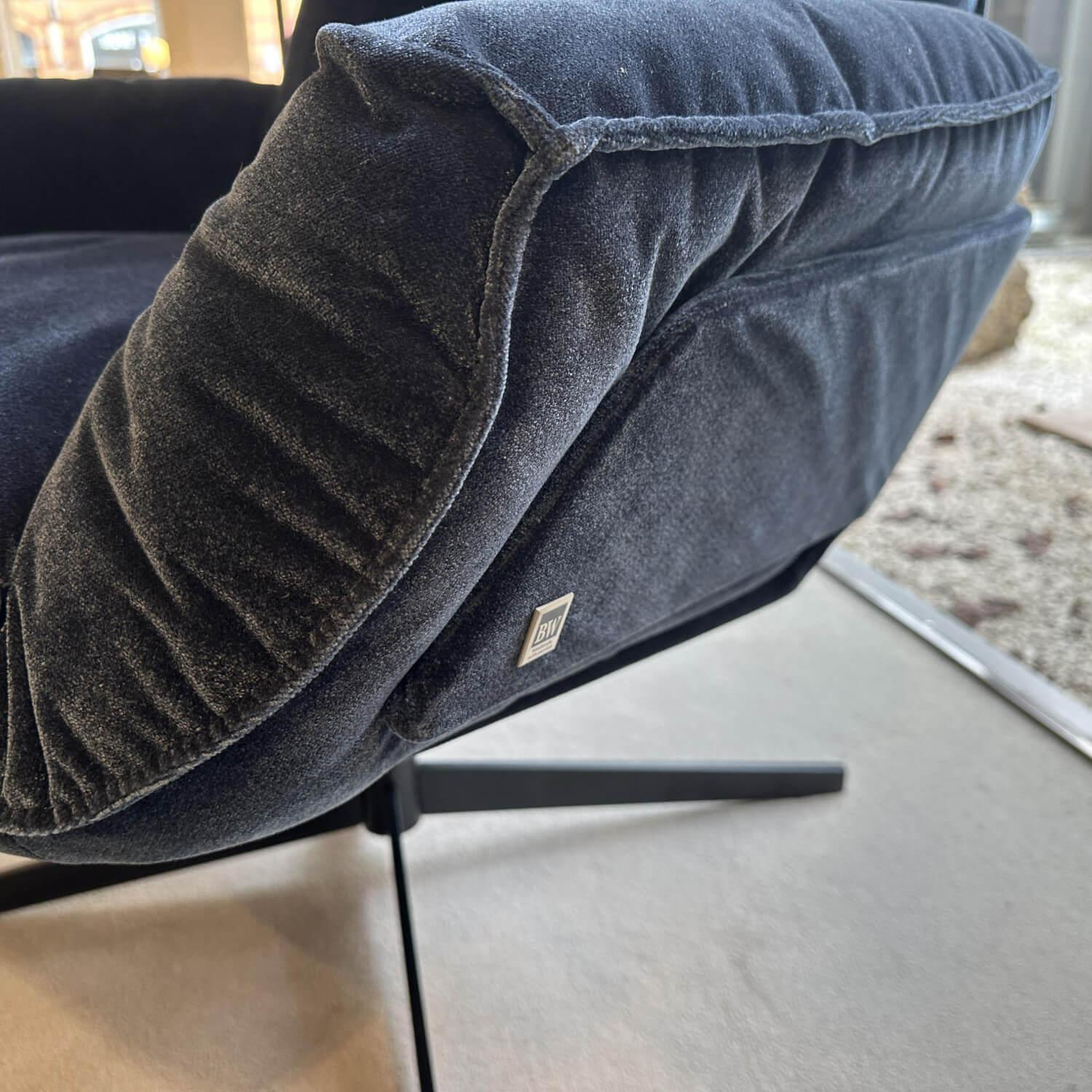 Bielefelder Werkstätten - Hochlehnsessel Daron Stoff Emilia BW 1762-151Gr. B Blau Kreuzfuß Schwarz Matt mit Hocker - 2