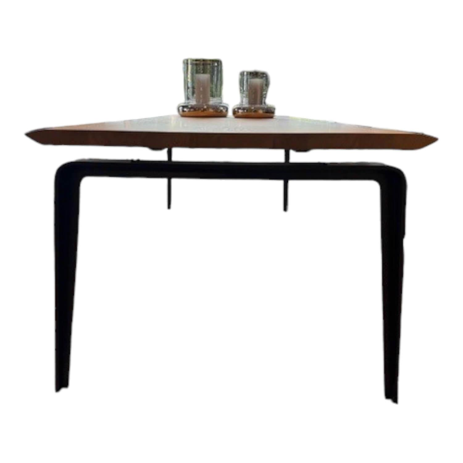 Ligne Roset - Tisch Odessa Massivholz Eiche Natur Gestell Schwarz - 1
