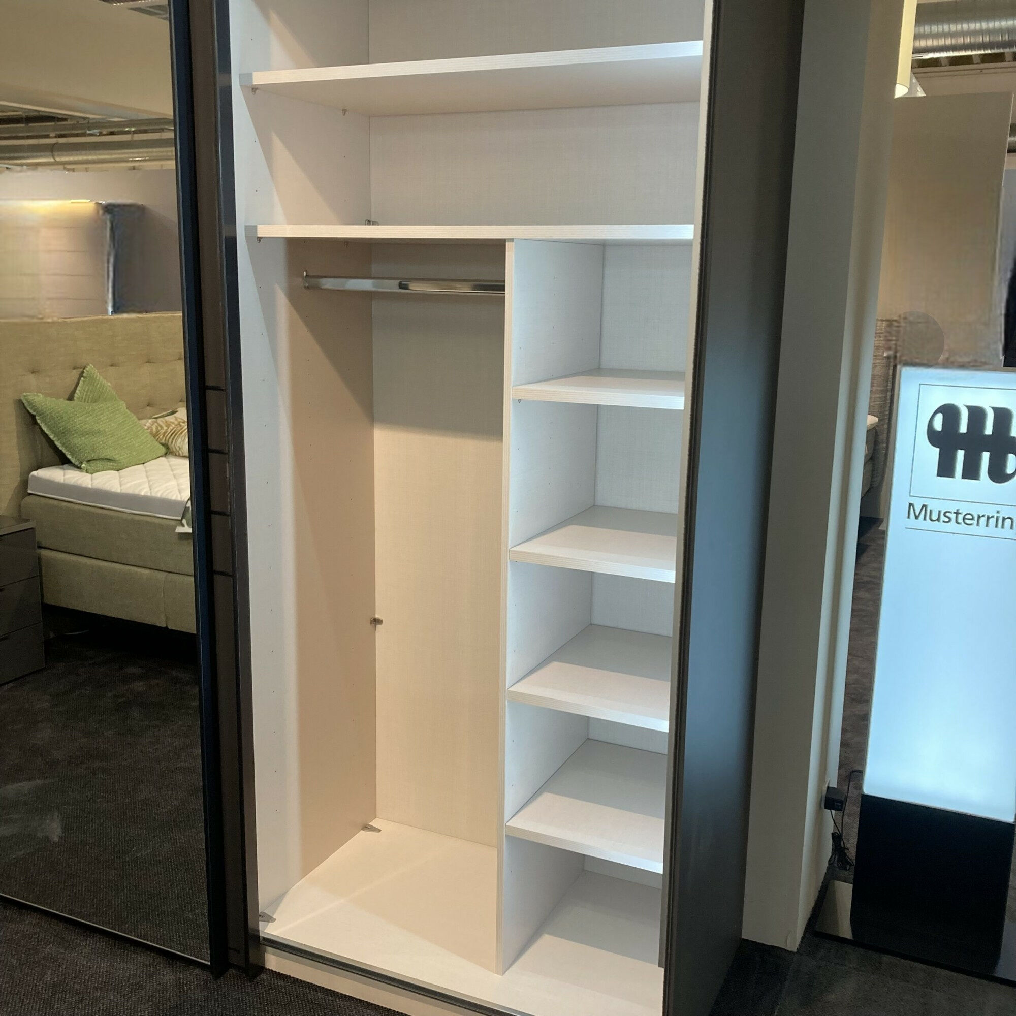 Staud - Schwebetürenschrank Covelo Korpus Dekor Vulkan Anthrazit Front Glas Anthrazit Glänzend Mit Spiegel Inklusive Beleuchtung  - 3