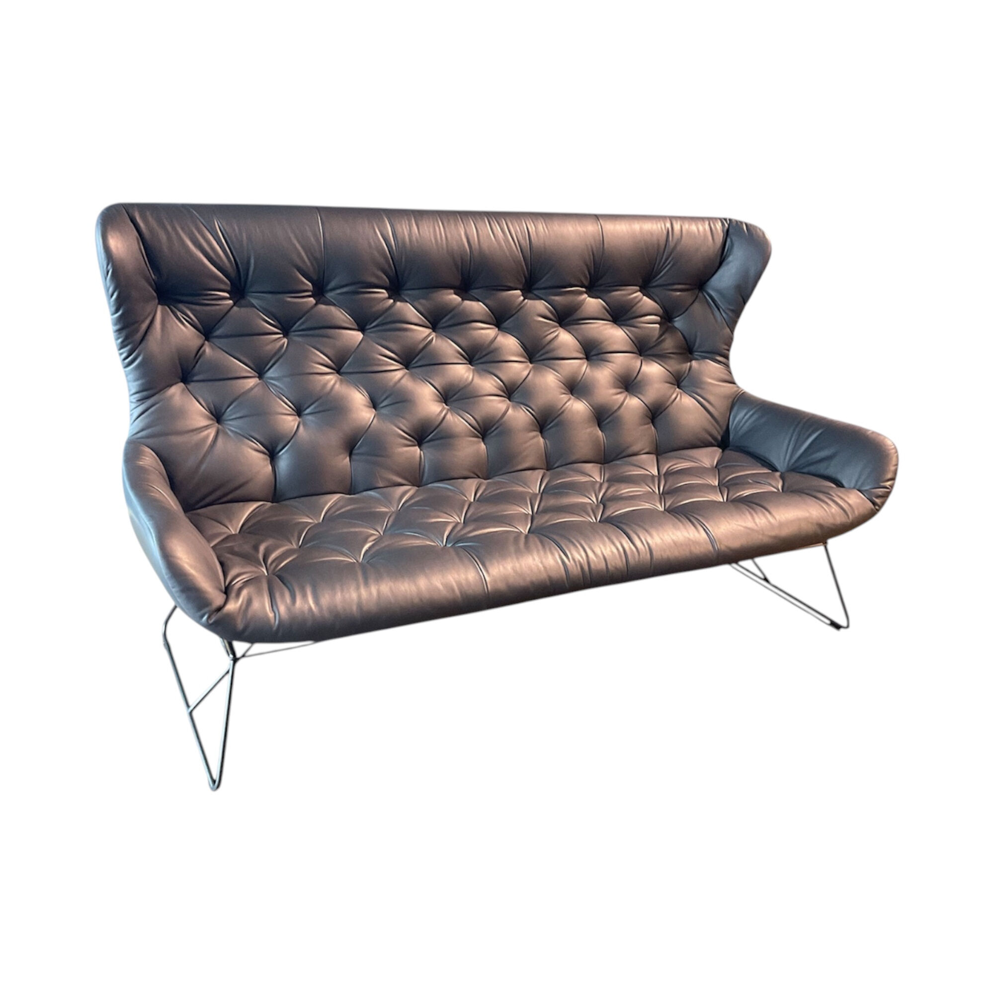 Freifrau - Sofa Leya Wingback Leder Opium 154 Carbon Grau Drahtgestell Metall Tiefschwarz - 1