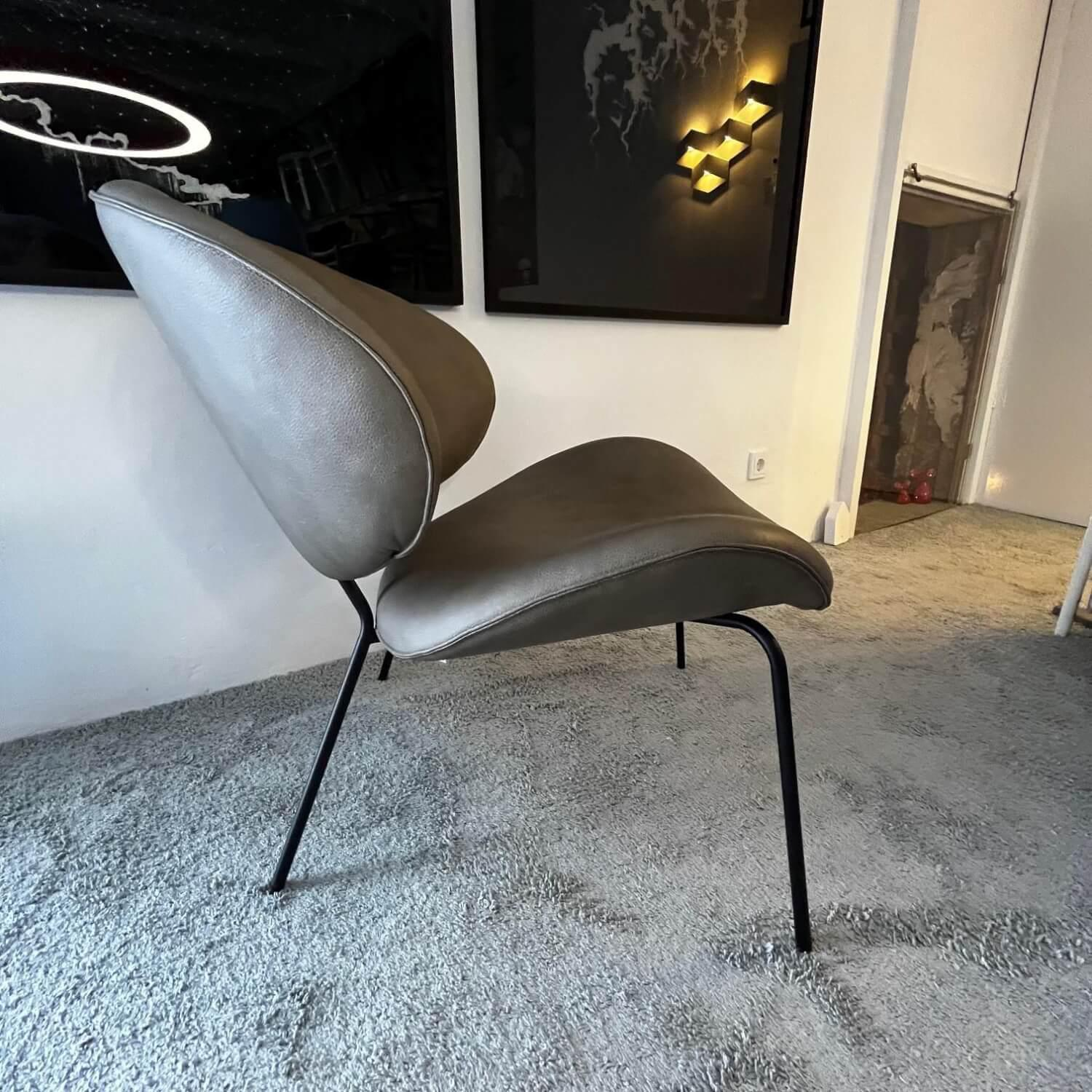 KFF - Sessel Alvaro Lounge Leder Couro 327 taupe Grau Beige Gestell Metall Struktur Schwarz - 2