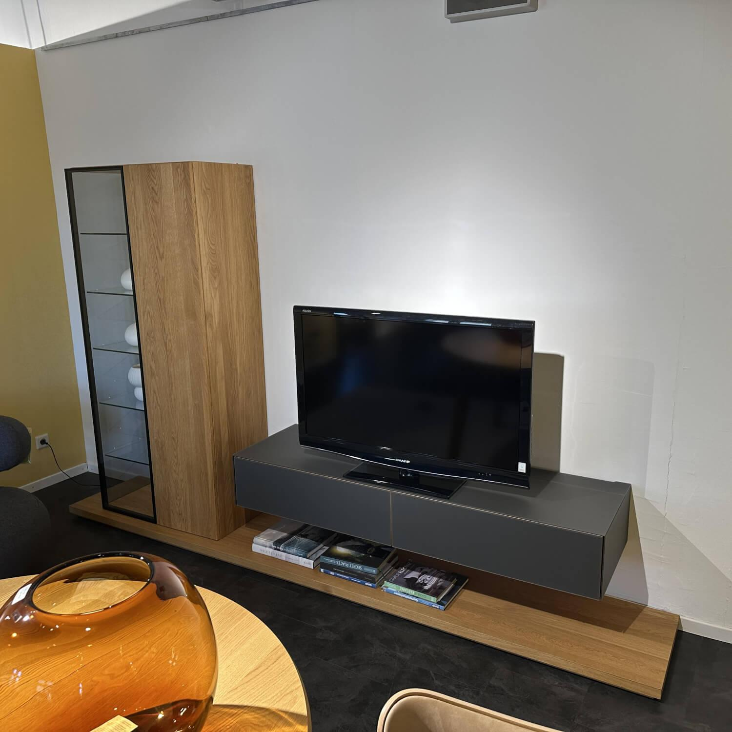 Team 7 - Wohnwand Eiche Natur Geölt Farbglas Graphitgrau Matt Vitrine Rauchglas Inklusive LED Beleuchtung - 5