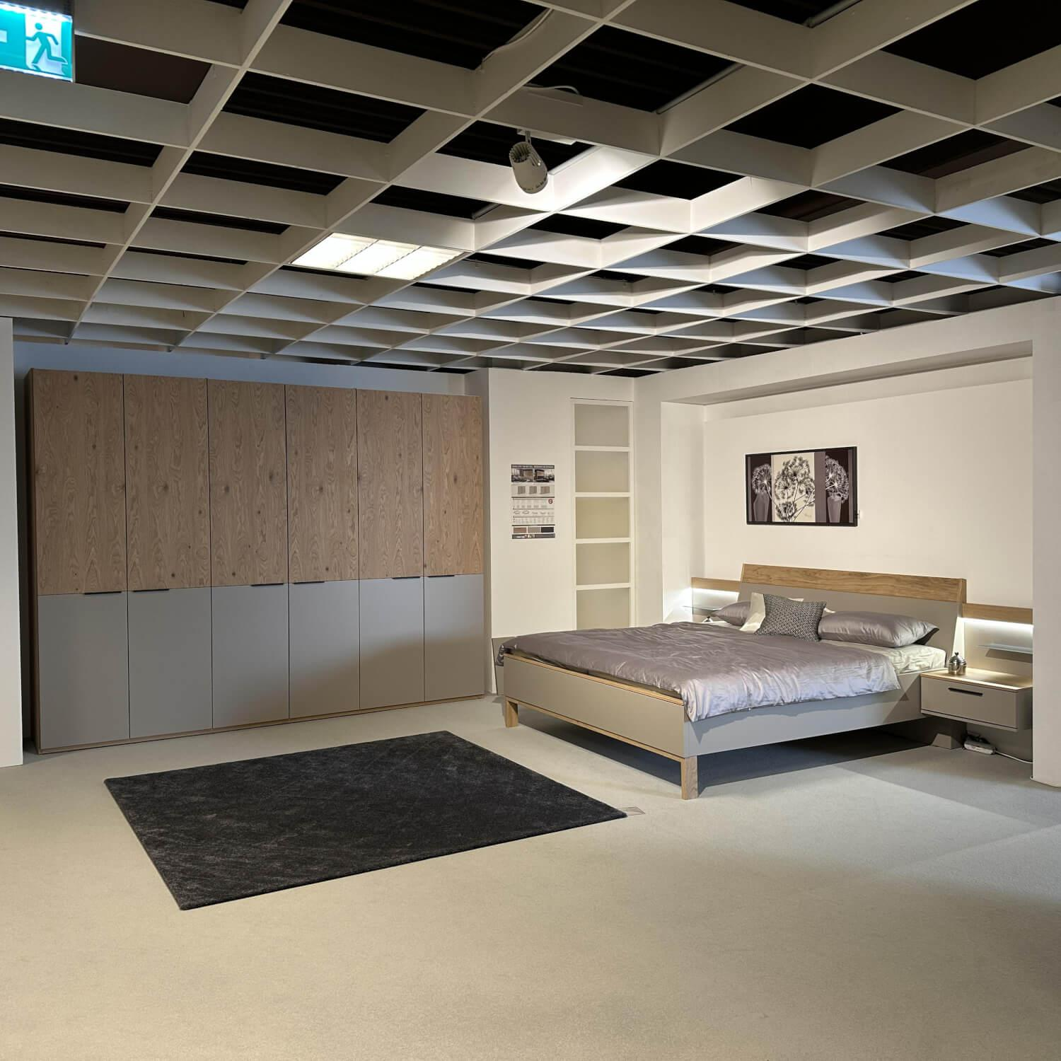 Disselkamp - Schlafzimmer Cuneo Balkeneiche Akzent Lack Taupe Grau Beige Griffe Smart Anthrazit Mit Beleuchtung - 4