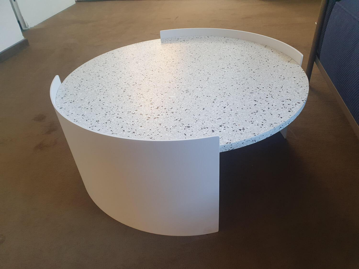 Cassina - Beistelltisch 554 Bowy Outdoor Table Platte Weiß Grau Gestell Aluminium Elfenbein - 3