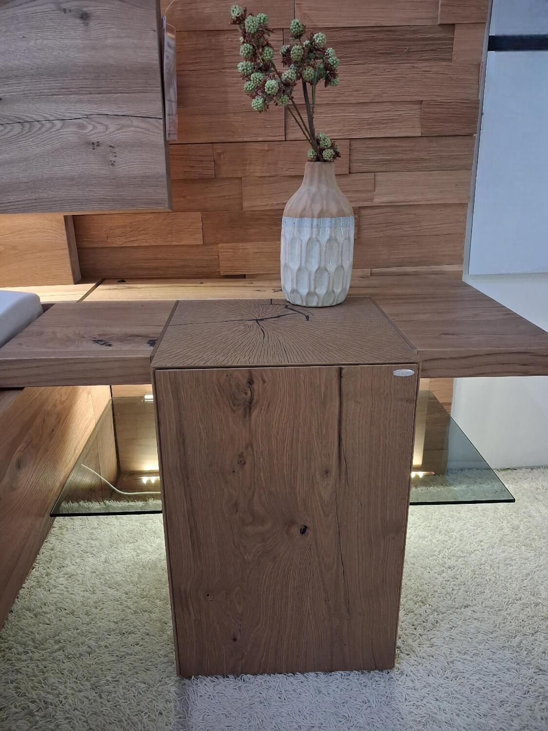 Voglauer - Bett Valpin Eiche Altholz Kopfteil Rindnappaleder Schwarz Inklusive Nachttische Und Beleuchtung - 2